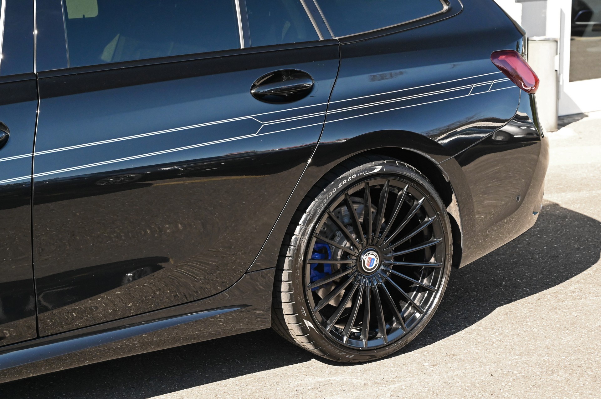 BMW-ALPINA D3 S BiTurbo Touring 3.0d xDrive Switch-Tronic **8-Fach Alpina Räder**-image-4