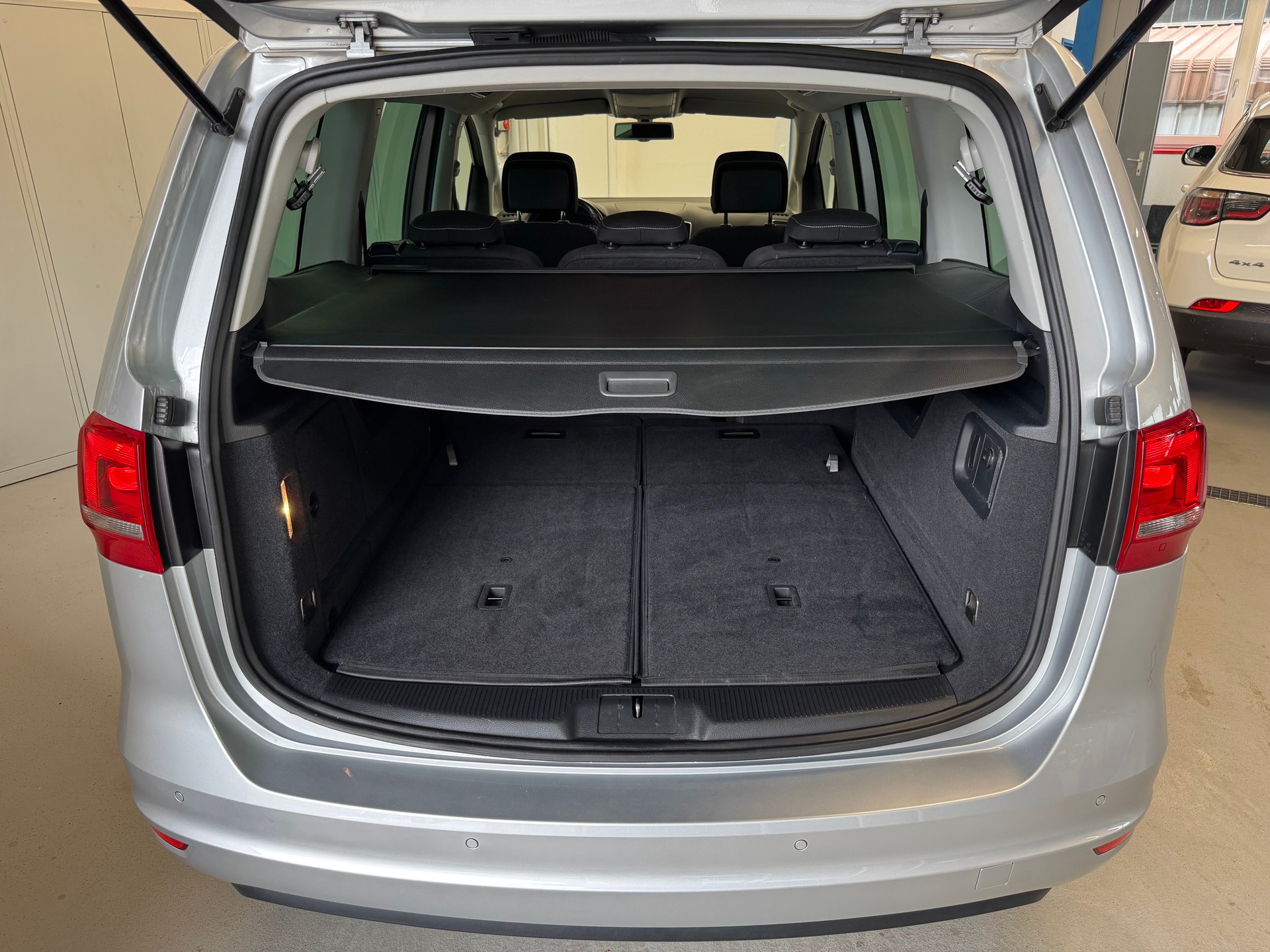 VW Sharan 2.0 TDI BlueMotion Technology Cup 4Motion-image-13