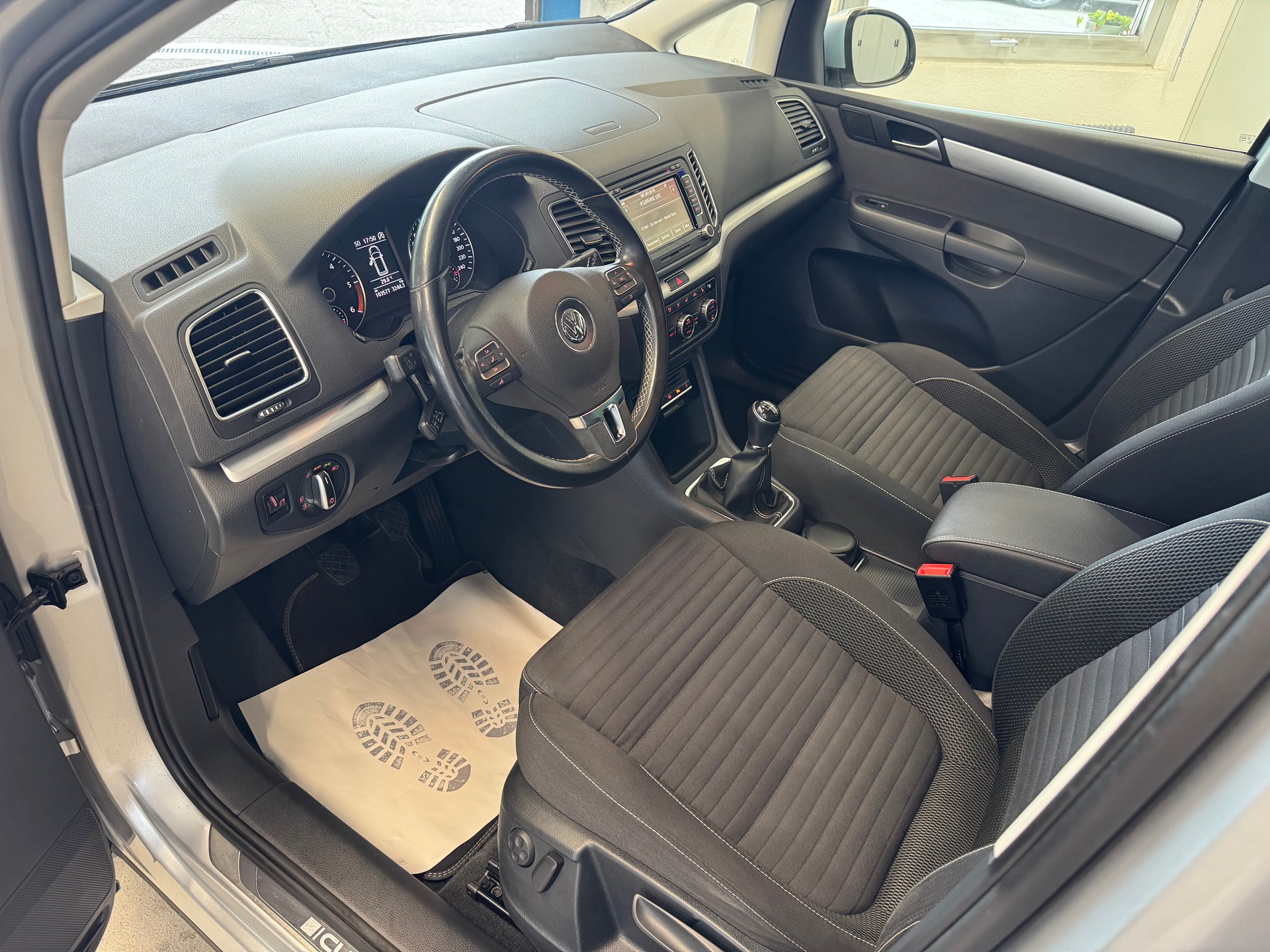 VW Sharan 2.0 TDI BlueMotion Technology Cup 4Motion-image-7