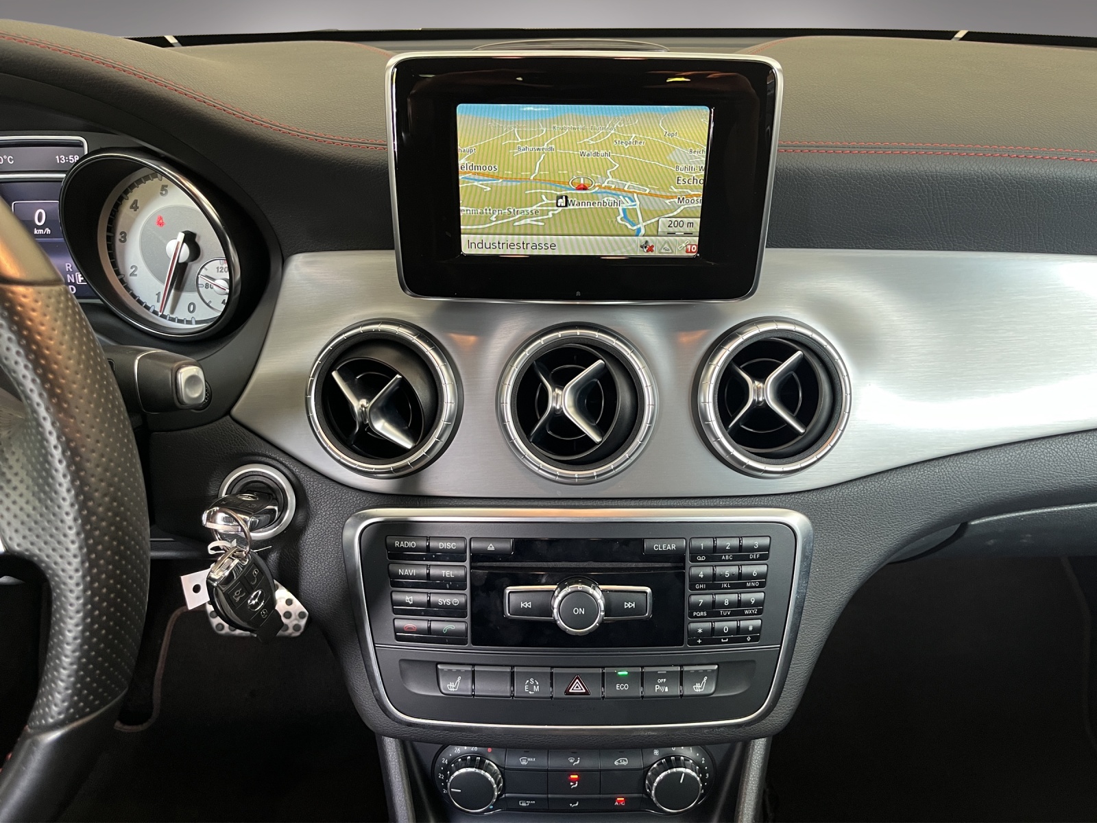 MERCEDES-BENZ CLA 200 AMG Line 7G-DCT-image-12
