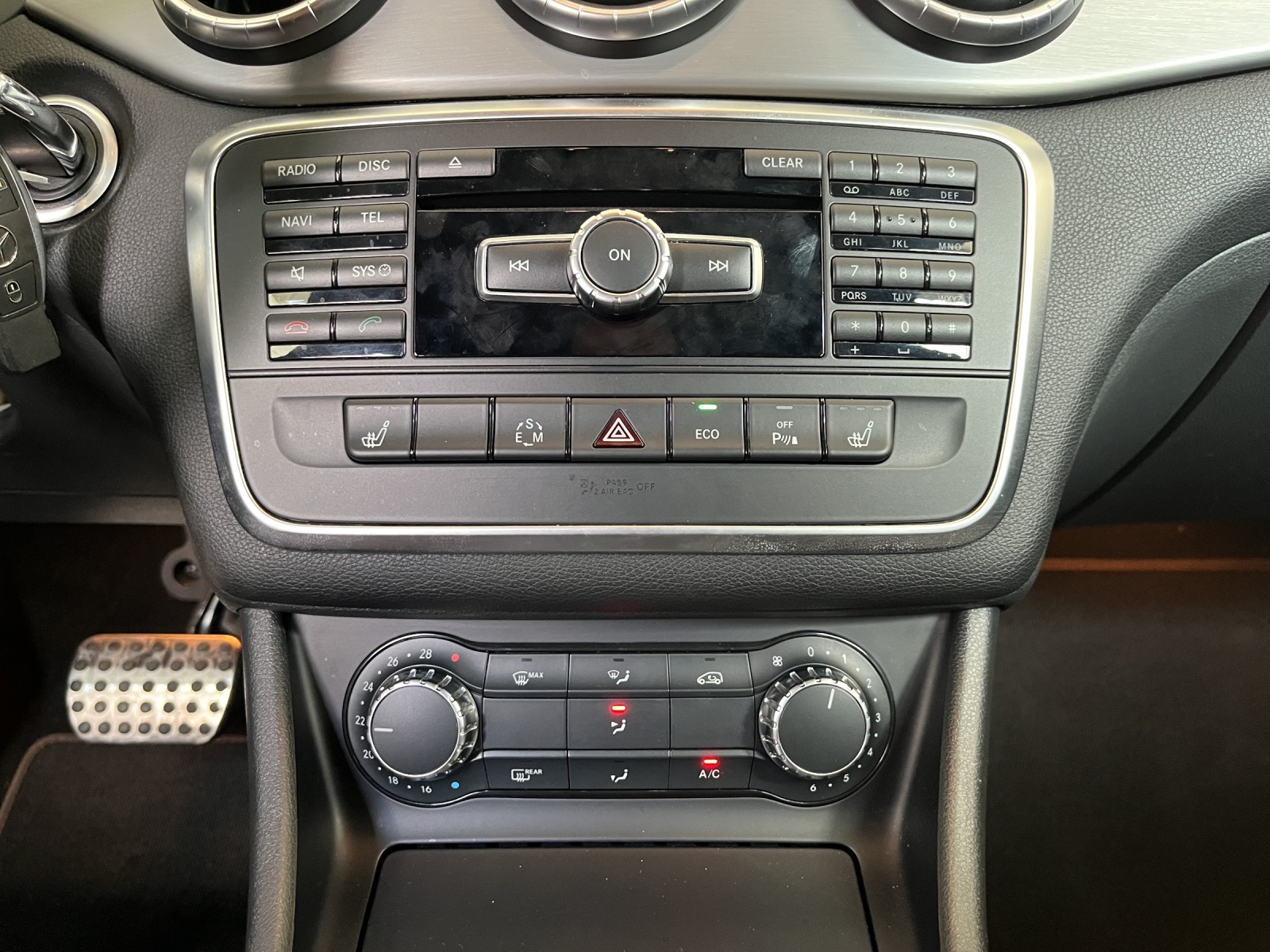 MERCEDES-BENZ CLA 200 AMG Line 7G-DCT-image-14