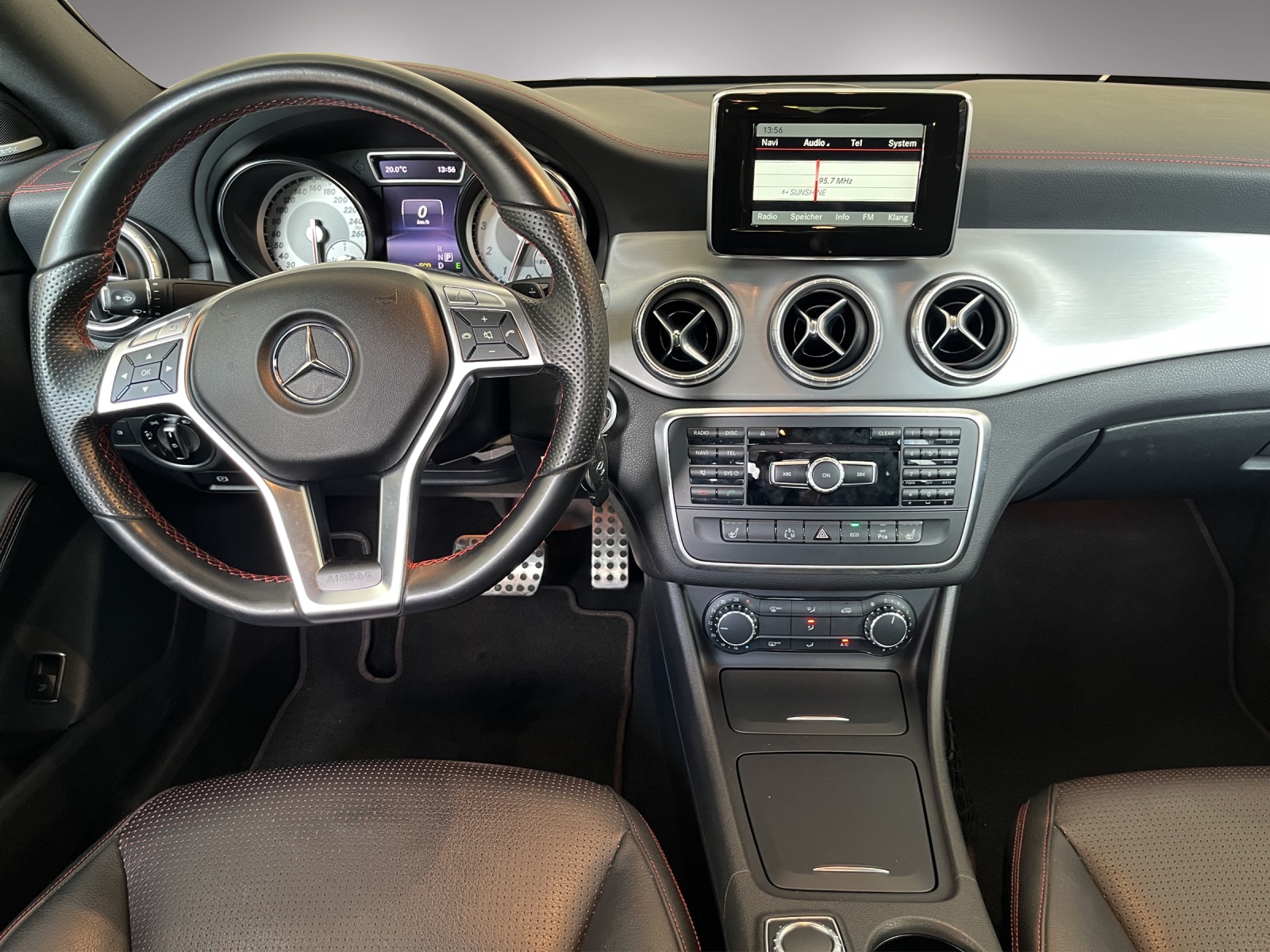 MERCEDES-BENZ CLA 200 AMG Line 7G-DCT-image-11