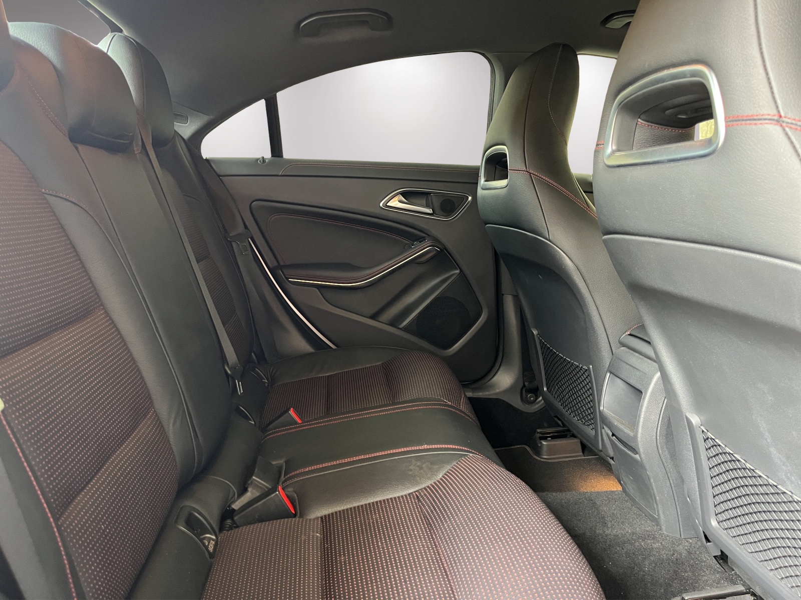 MERCEDES-BENZ CLA 200 AMG Line 7G-DCT-image-17