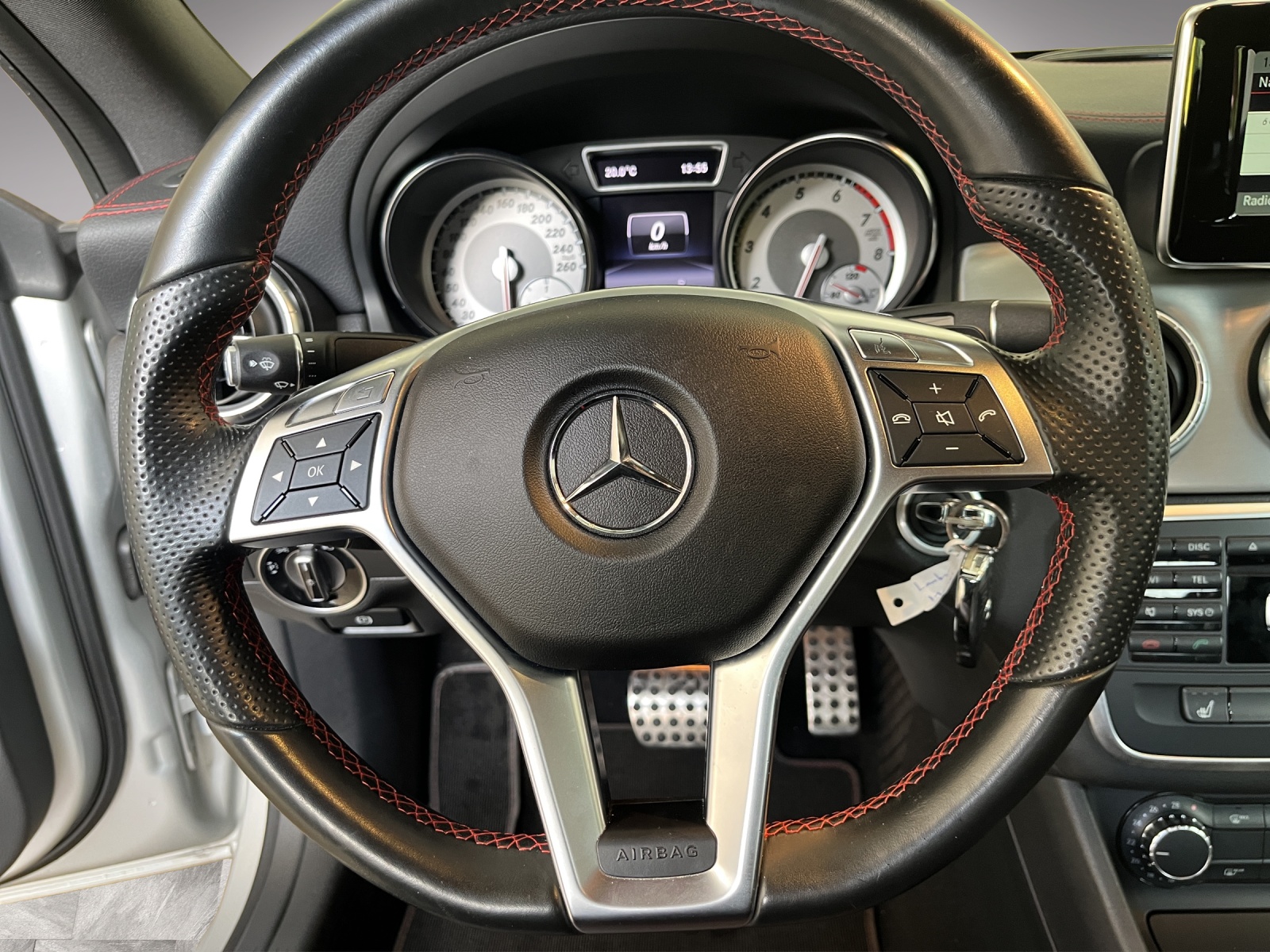 MERCEDES-BENZ CLA 200 AMG Line 7G-DCT-image-9