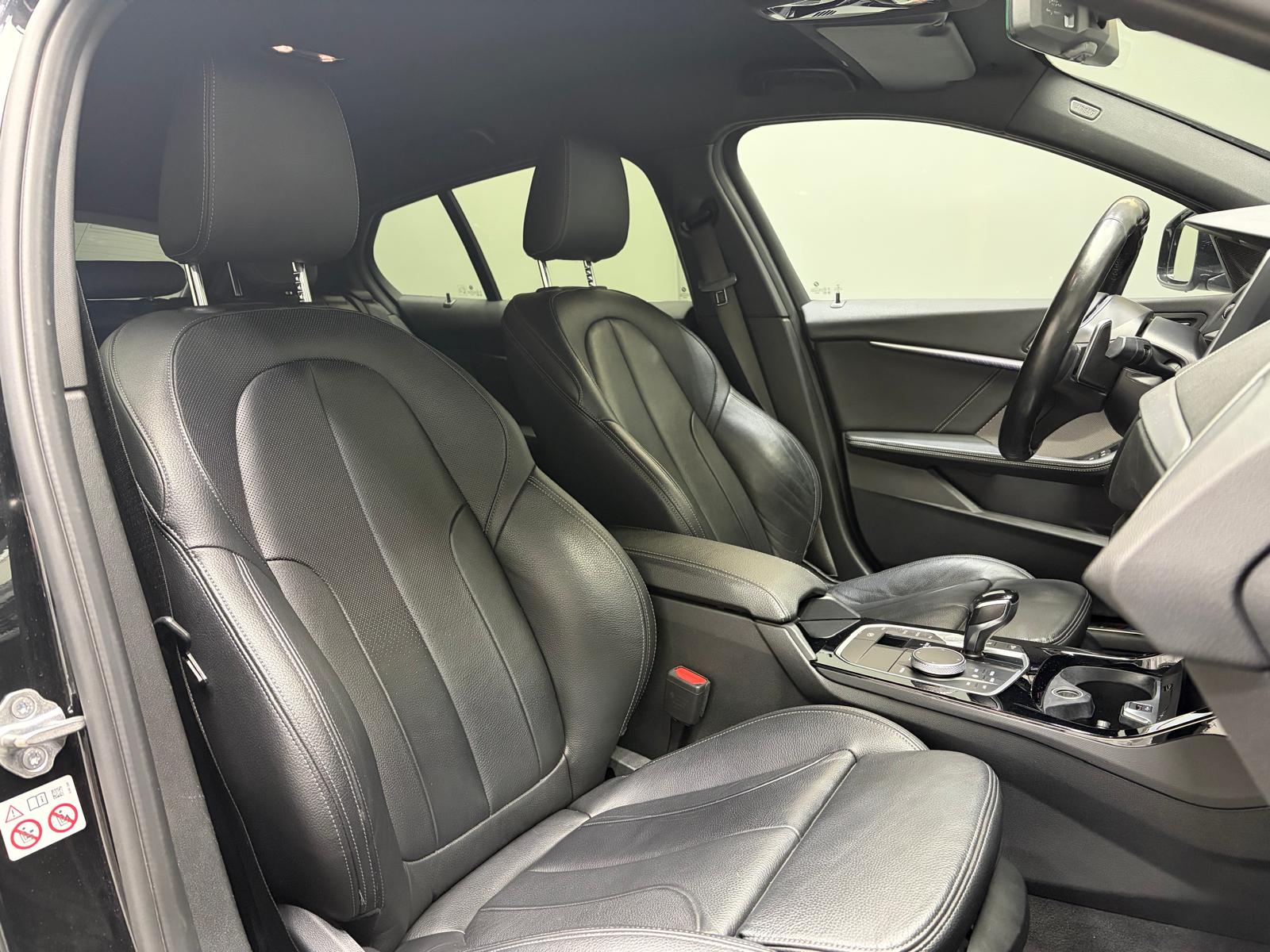 BMW M135i xDrive Steptronic-image-11