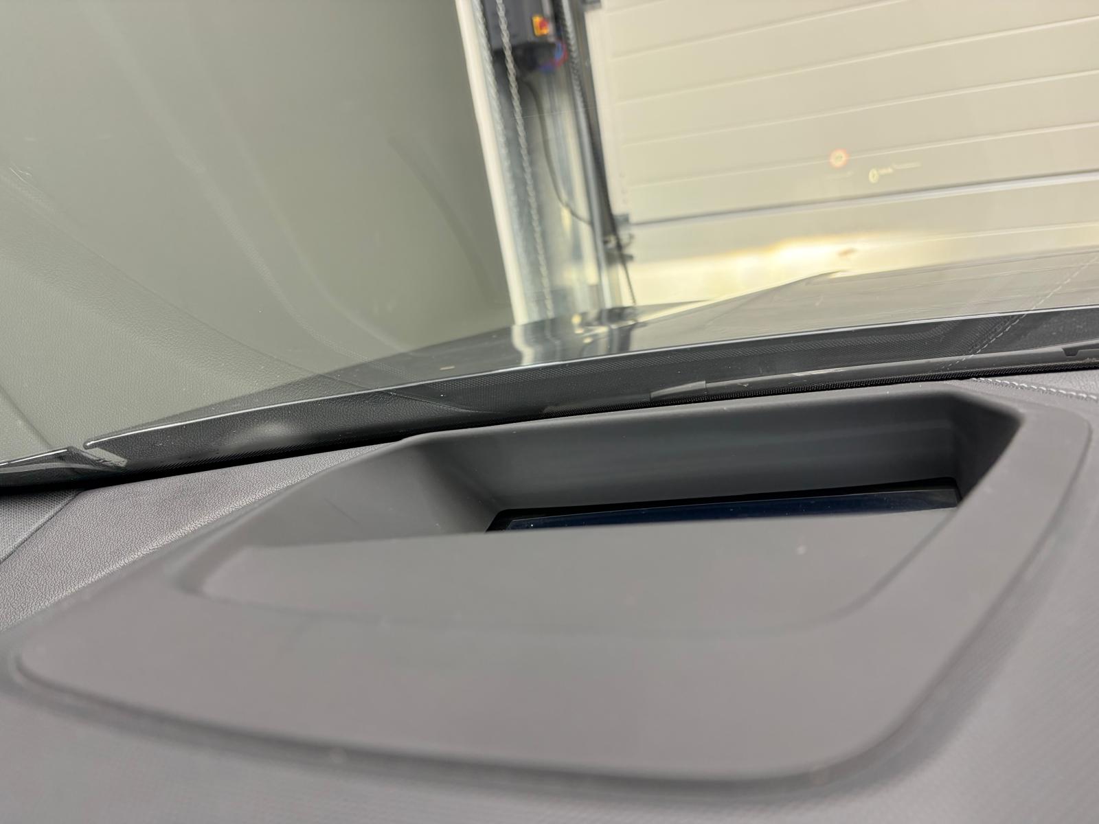 BMW M135i xDrive Steptronic-image-17