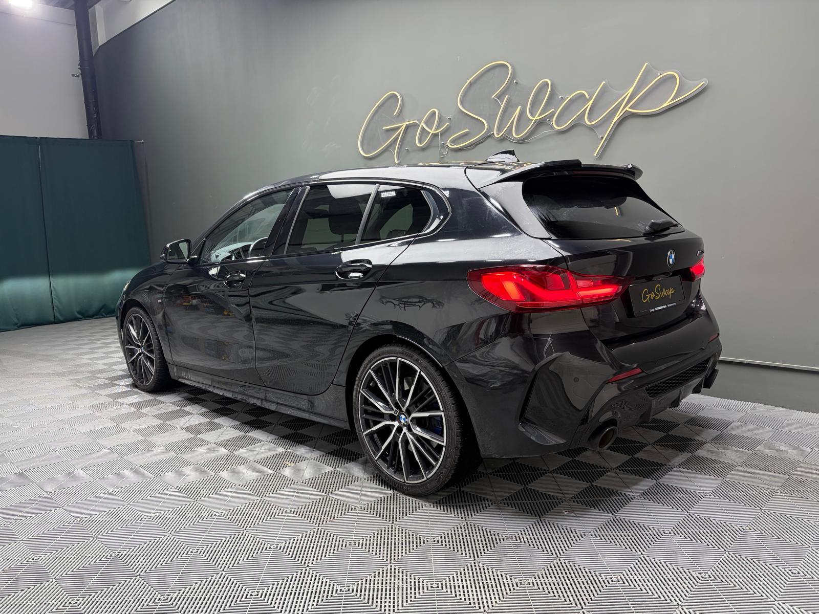 BMW M135i xDrive Steptronic-image-6