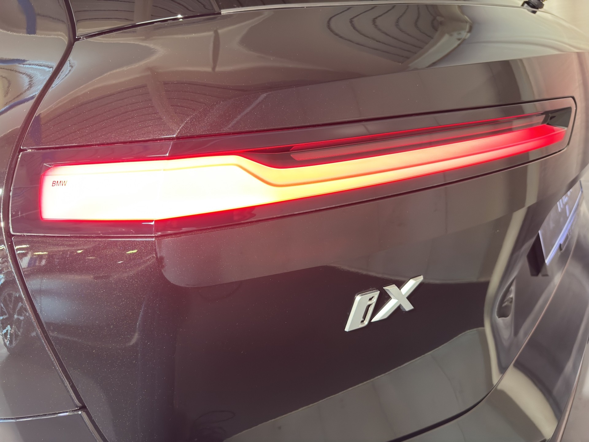 BMW iX xDrive60-image-5