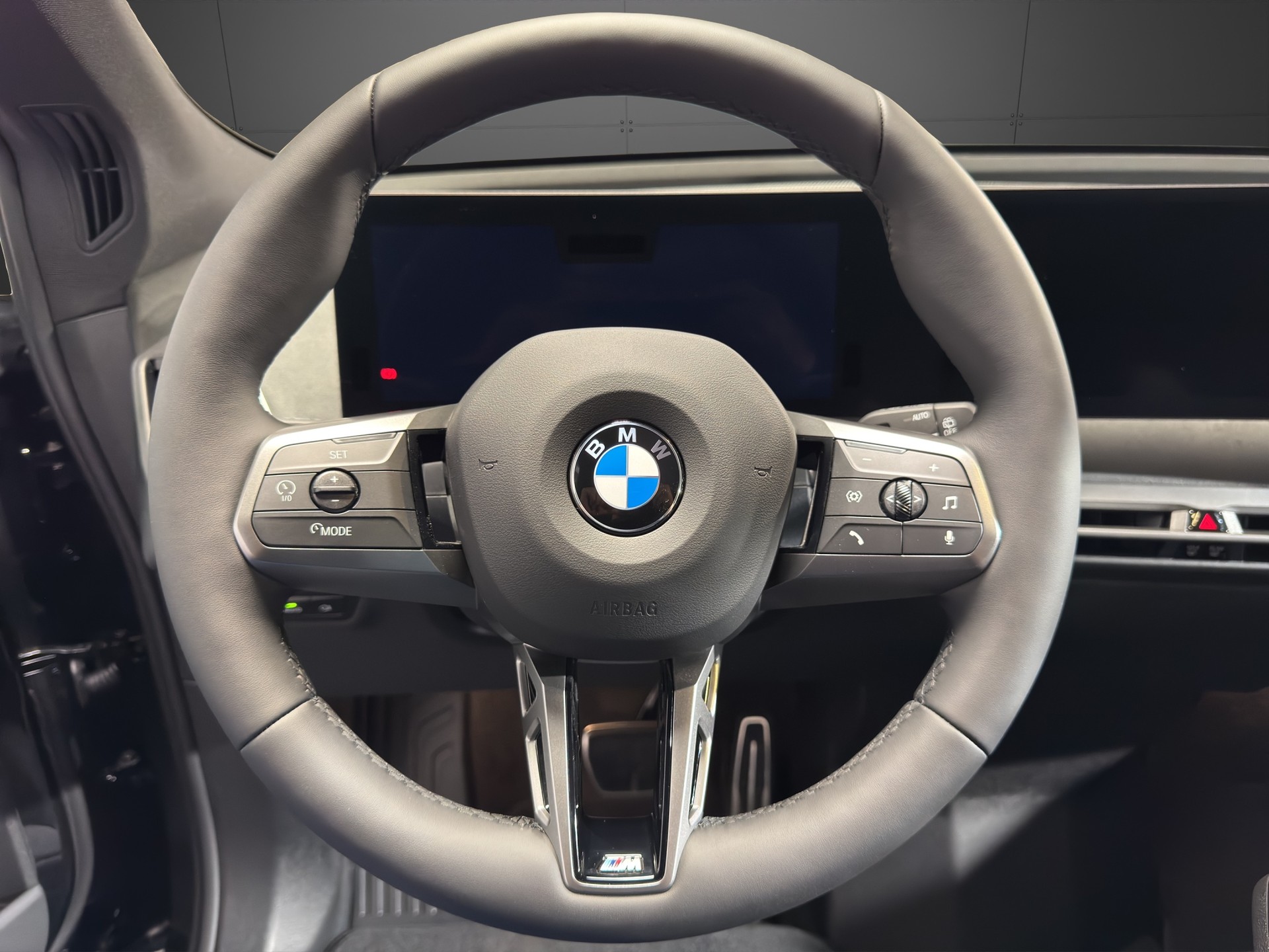 BMW iX xDrive60-image-9