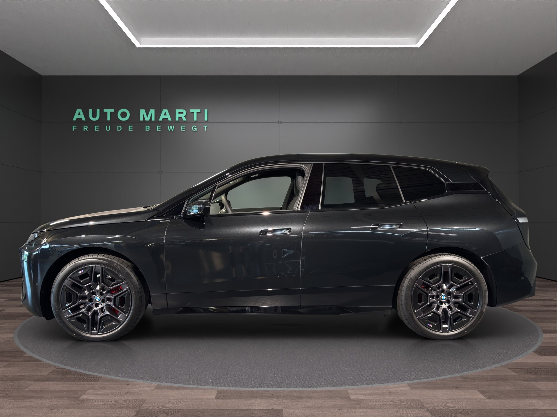 BMW iX xDrive60-image-1