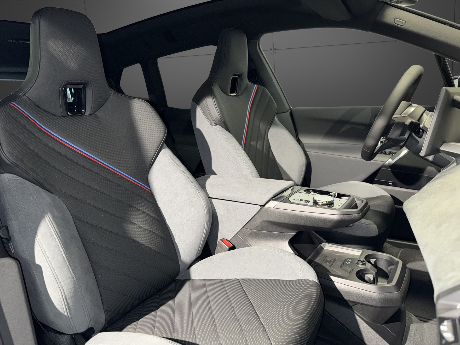 BMW iX xDrive60-image-12