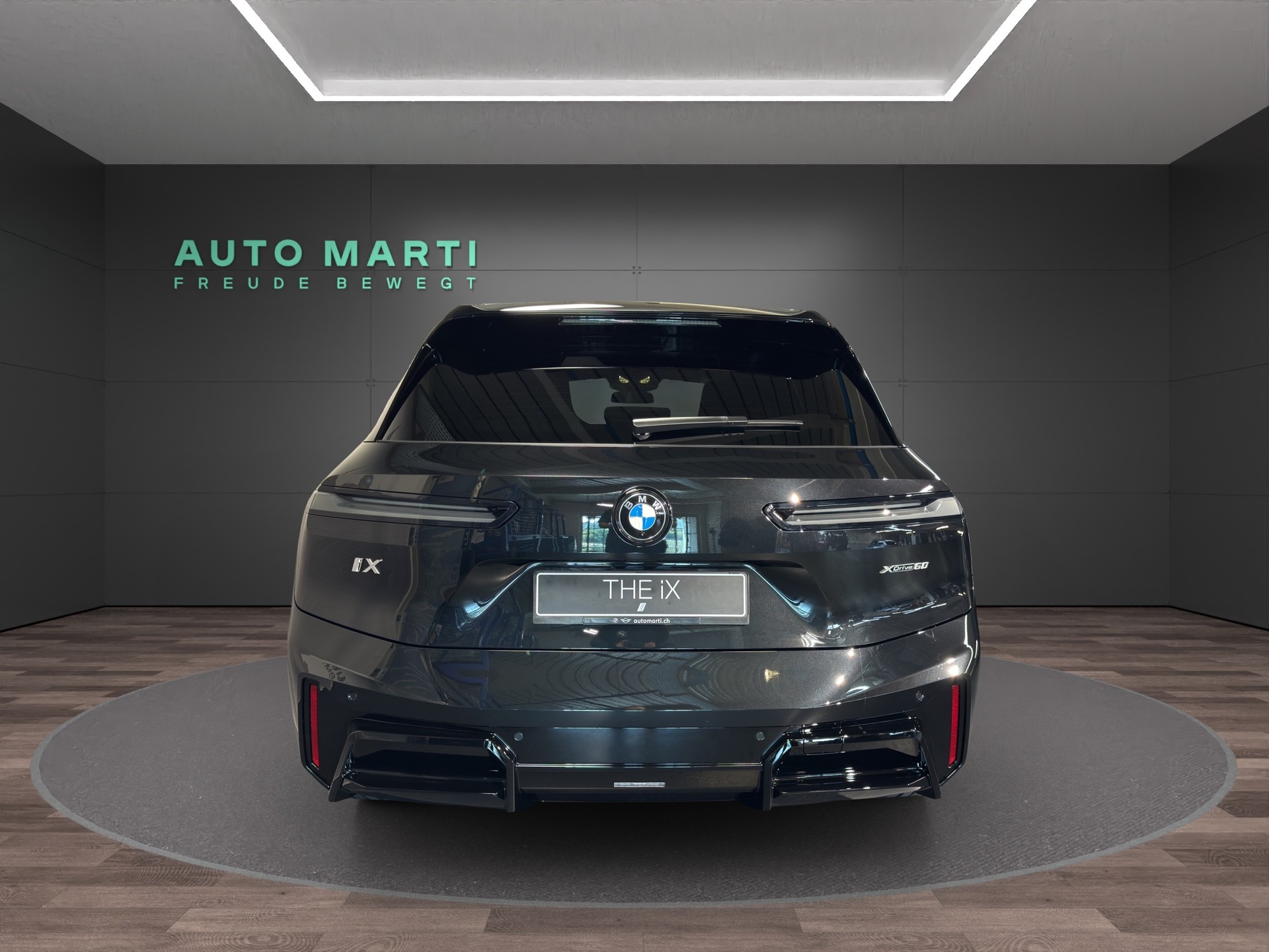 BMW iX xDrive60-image-2