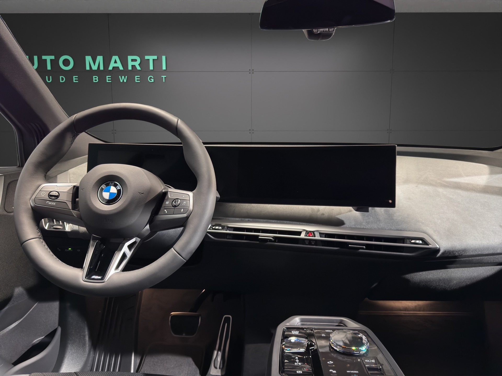 BMW iX xDrive60-image-14
