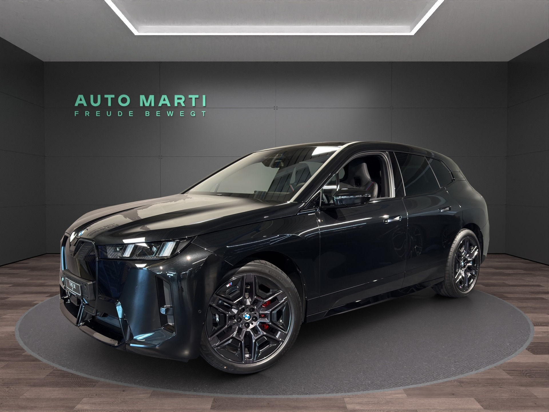 BMW iX xDrive60-image-0