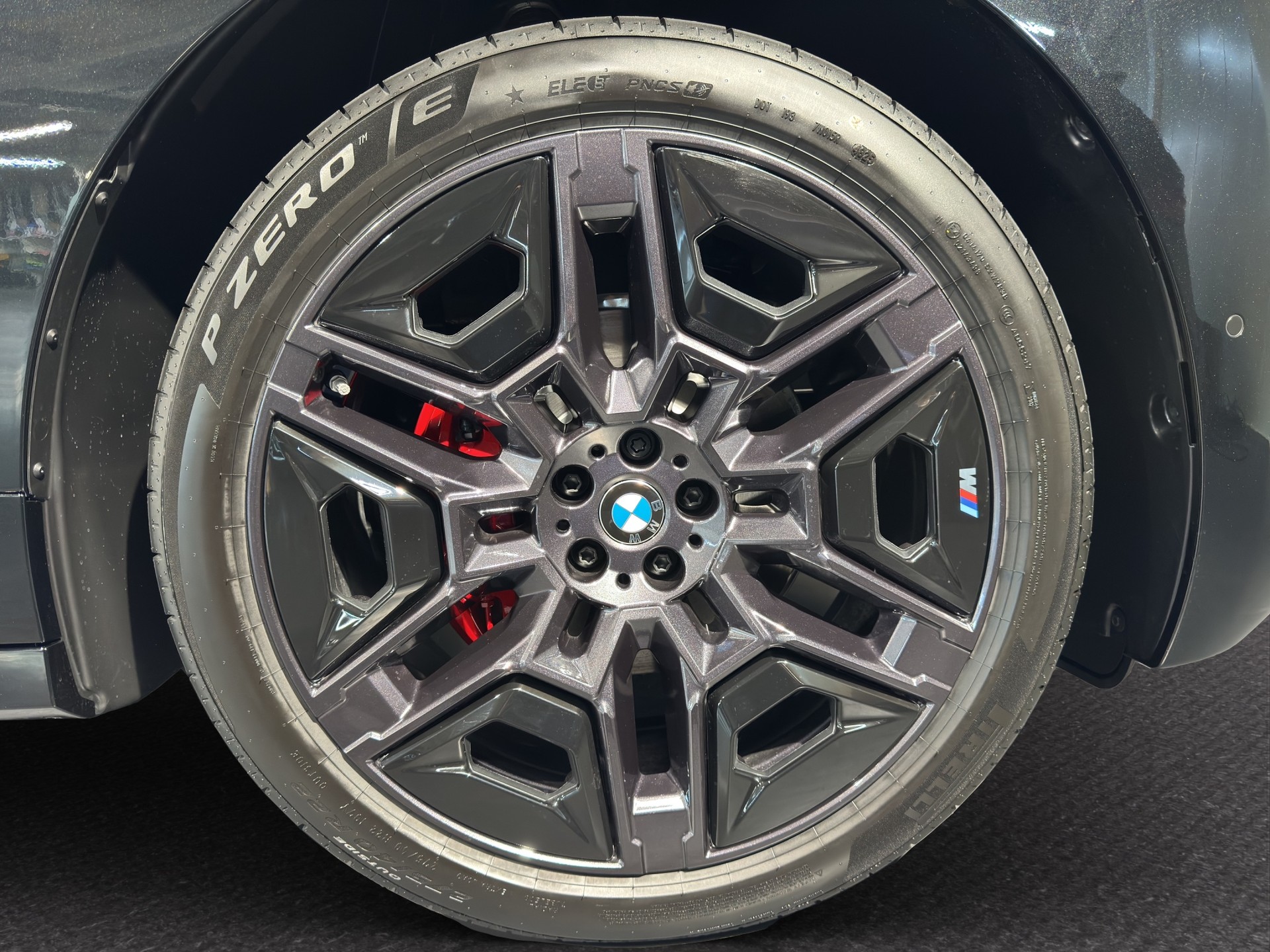 BMW iX xDrive60-image-10
