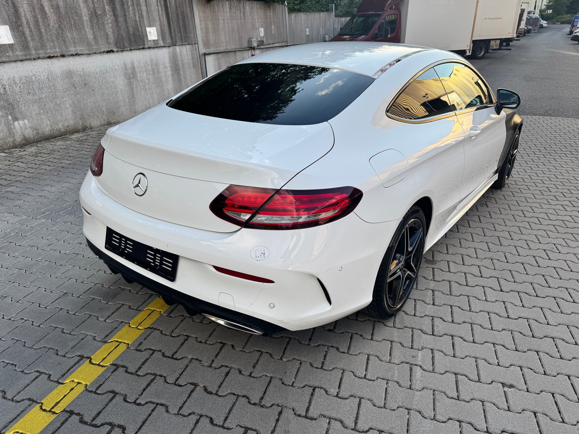 MERCEDES-BENZ C 200 Coupé 4Matic AMG Line 9G-Tronic-image-5