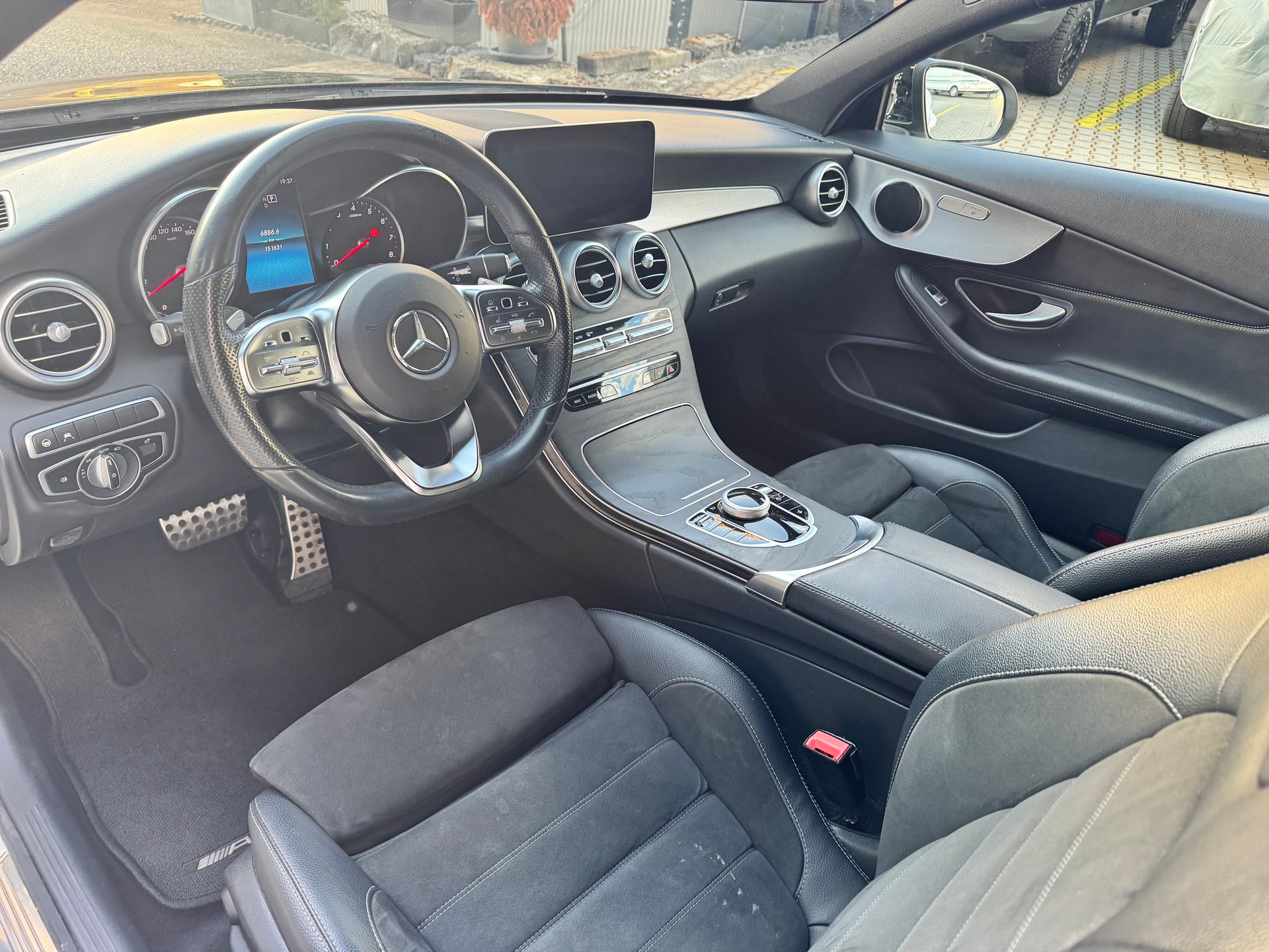 MERCEDES-BENZ C 200 Coupé 4Matic AMG Line 9G-Tronic-image-11