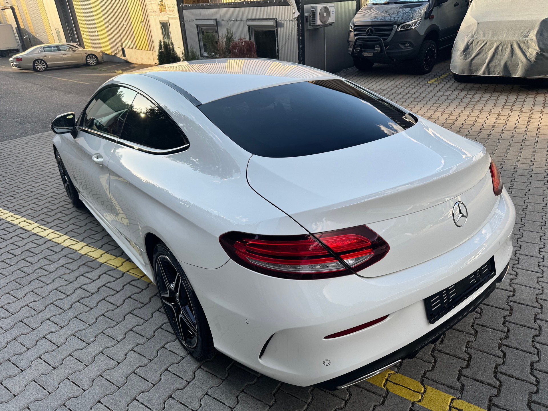 MERCEDES-BENZ C 200 Coupé 4Matic AMG Line 9G-Tronic-image-3