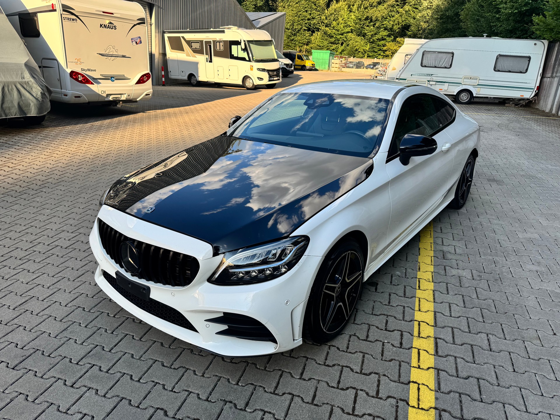 MERCEDES-BENZ C 200 Coupé 4Matic AMG Line 9G-Tronic-image-1
