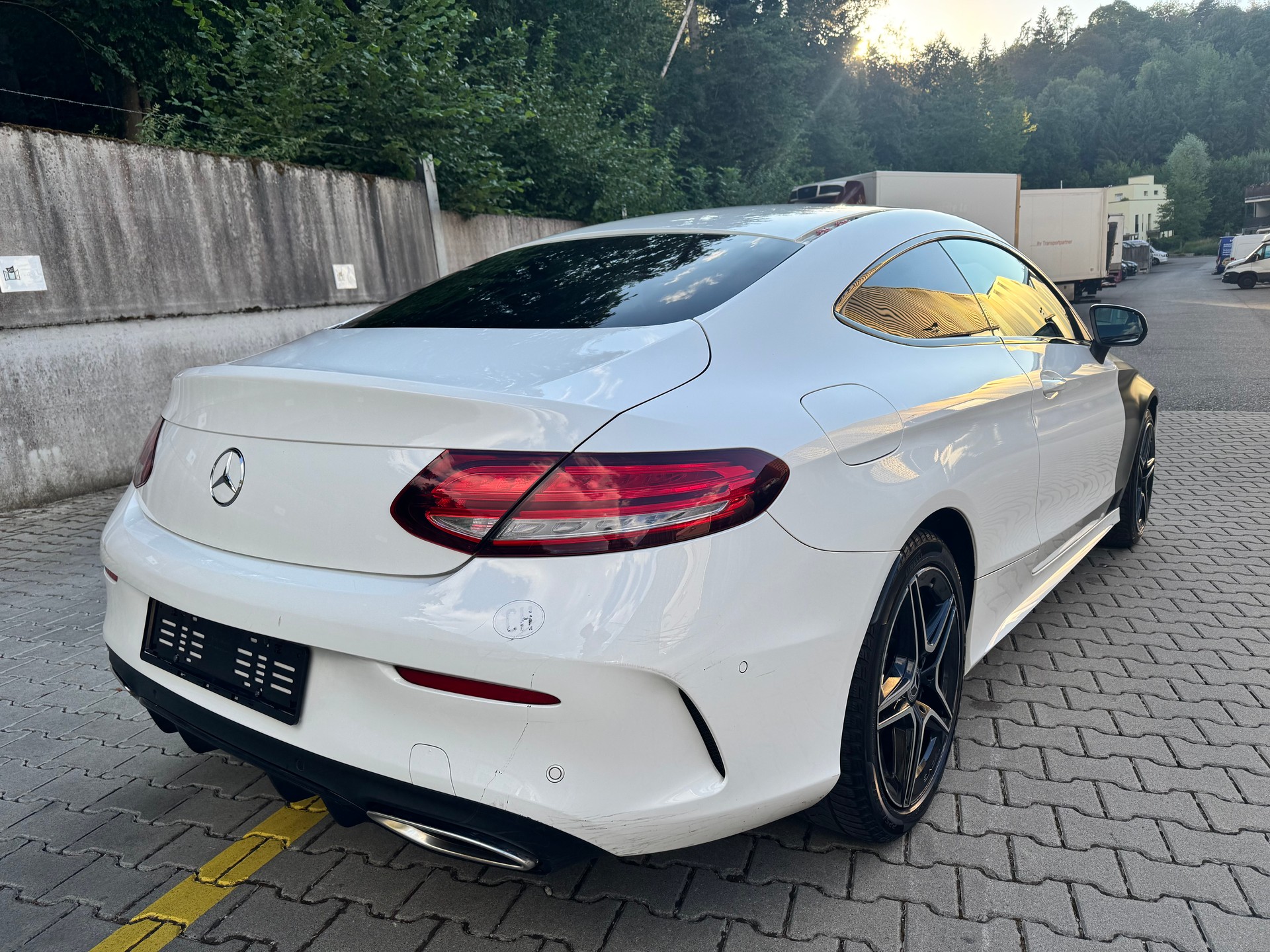 MERCEDES-BENZ C 200 Coupé 4Matic AMG Line 9G-Tronic-image-4