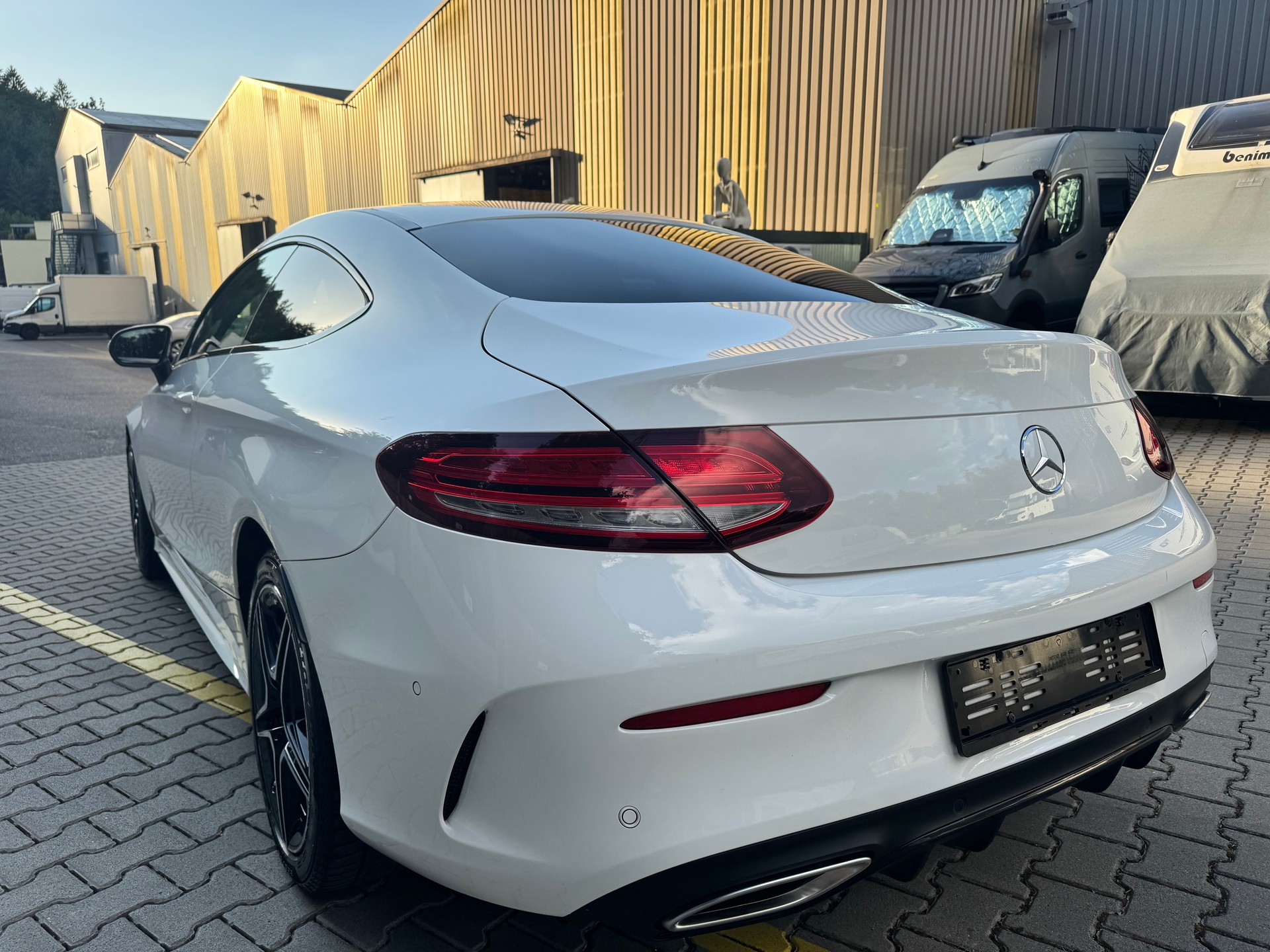 MERCEDES-BENZ C 200 Coupé 4Matic AMG Line 9G-Tronic-image-2