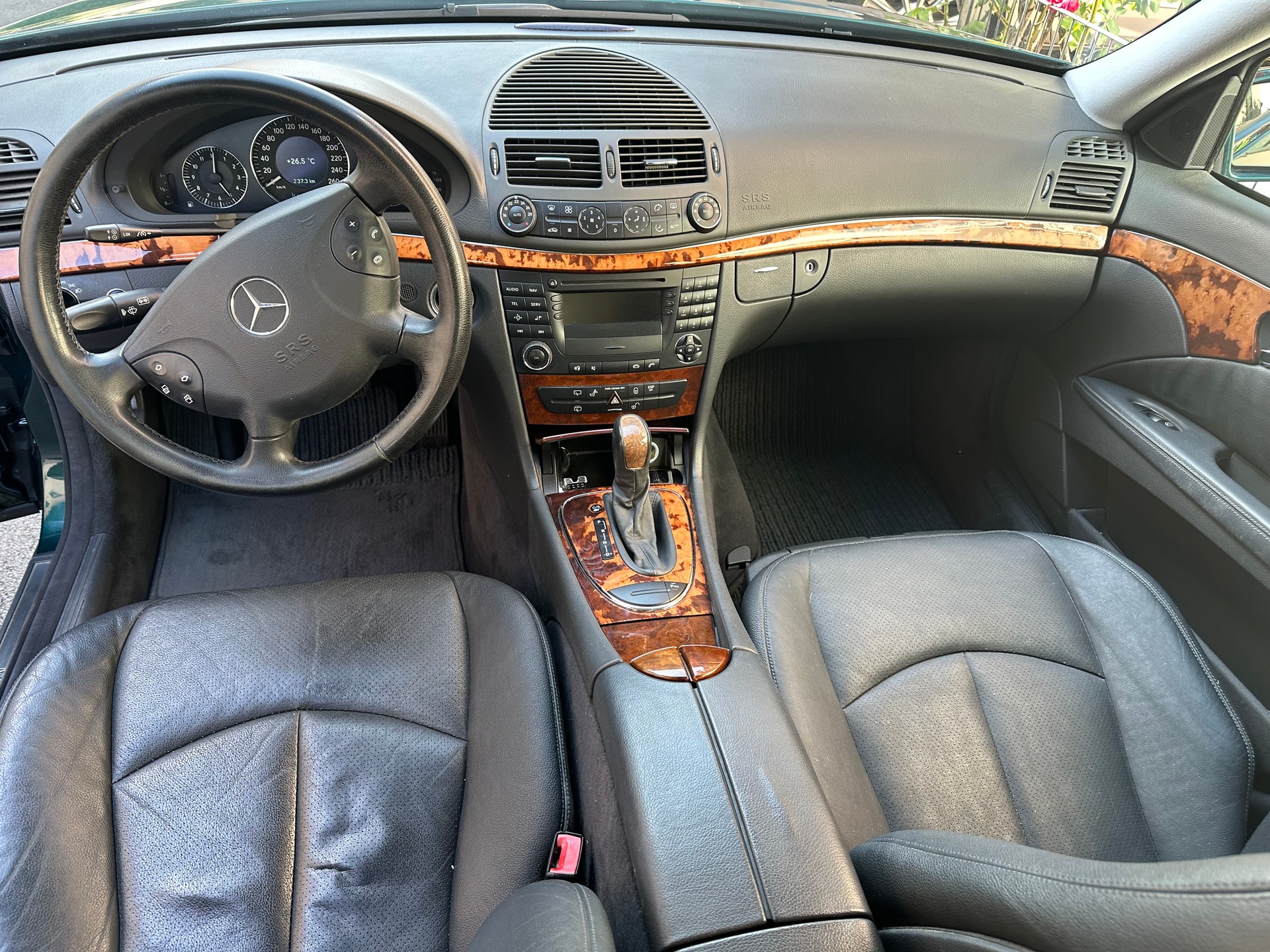 MERCEDES-BENZ E 320 Elégance 4Matic Automatic-image-3