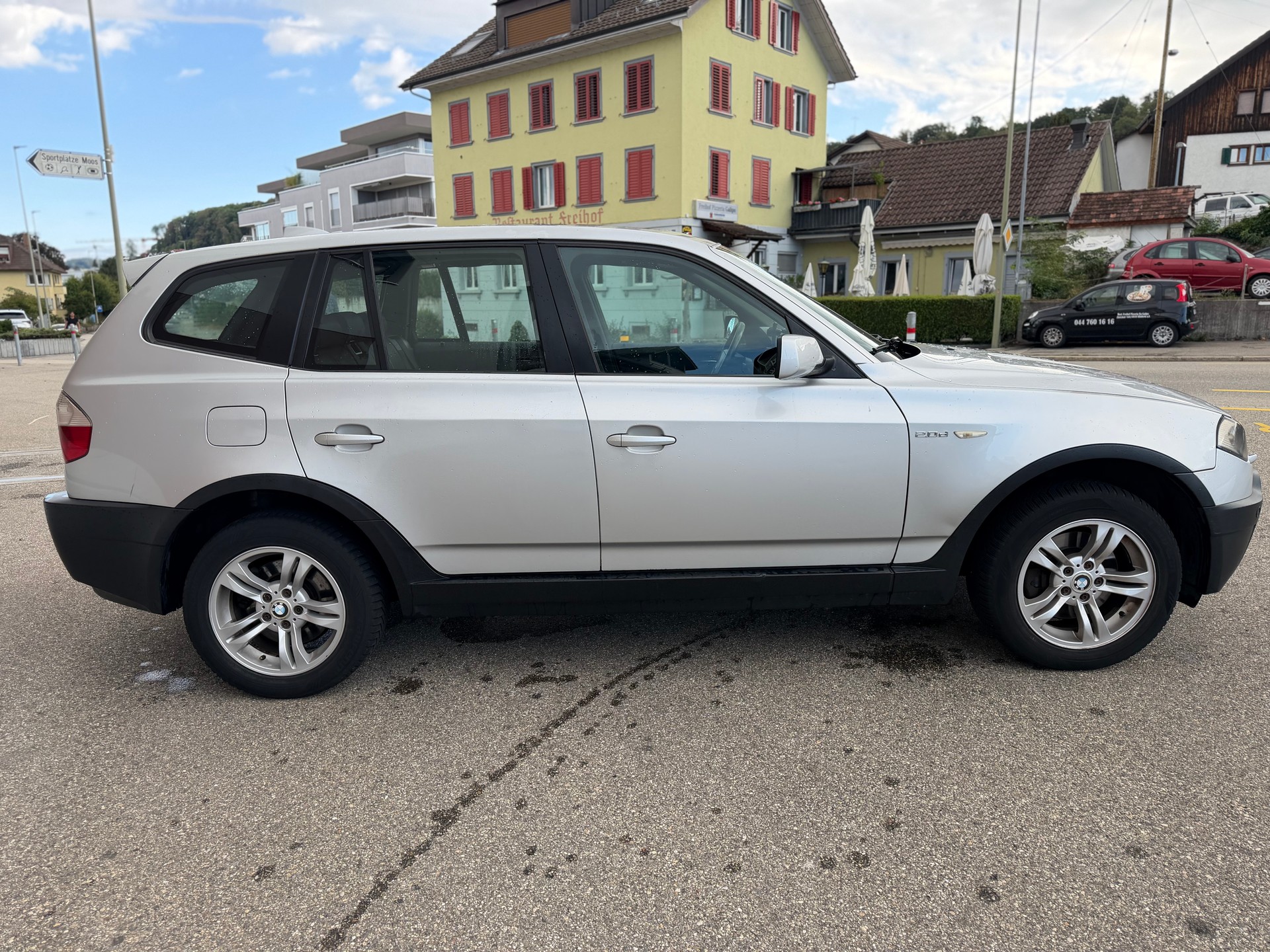 BMW X3 2.0d-showroom-element-3