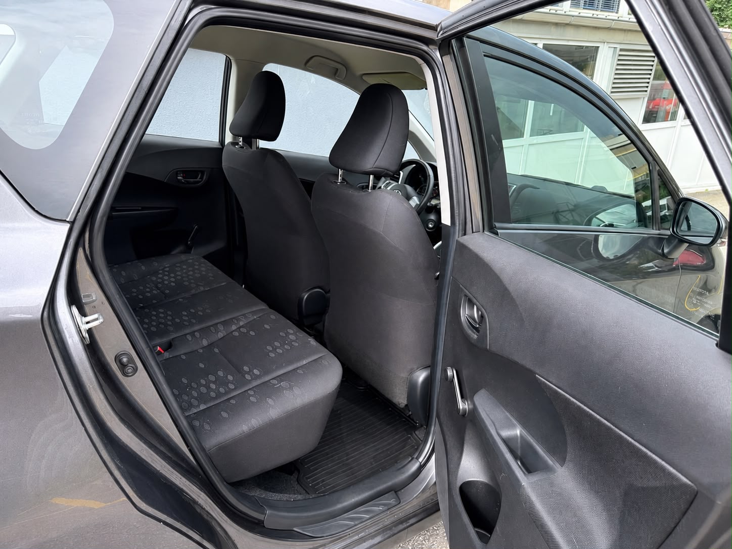 SUBARU Trezia 1.4D Swiss-image-14