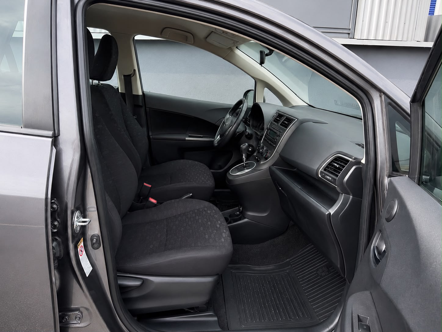 SUBARU Trezia 1.4D Swiss-image-12