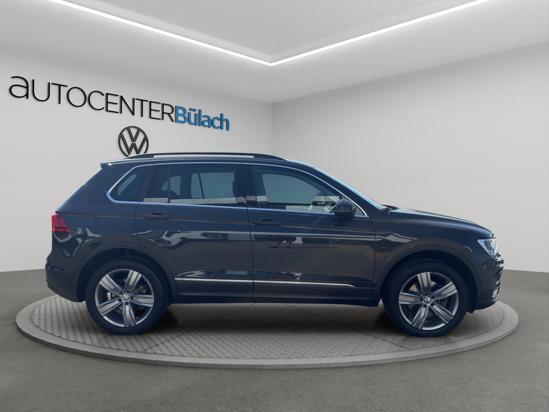 VW Tiguan 2.0TSI Comfortline 4Motion DSG-image-3