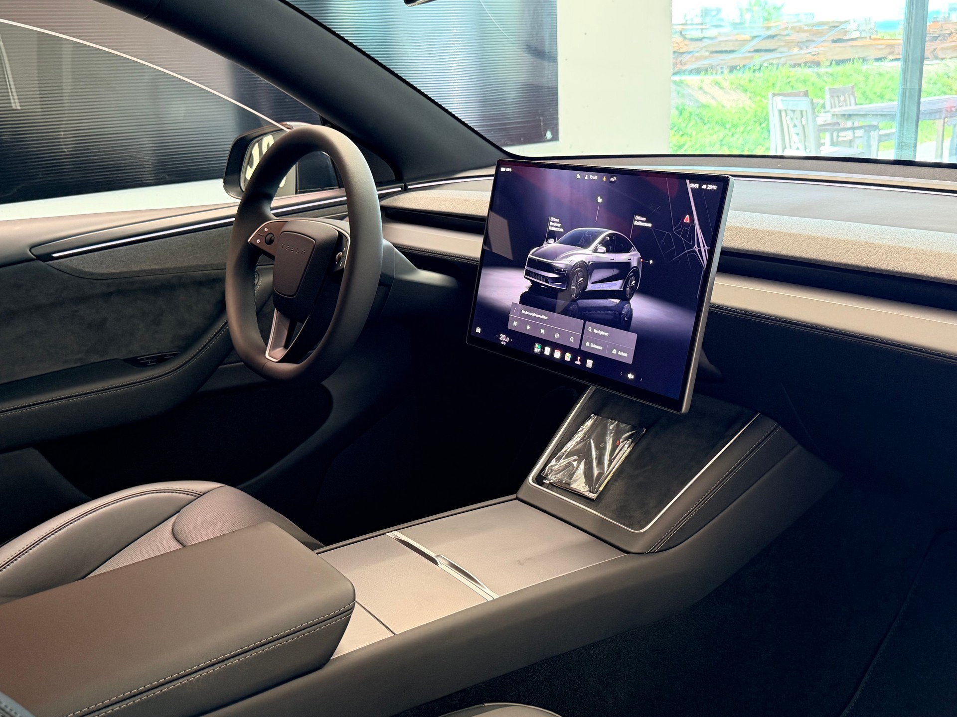 TESLA Model Y Long Range Premium AWD-image-20
