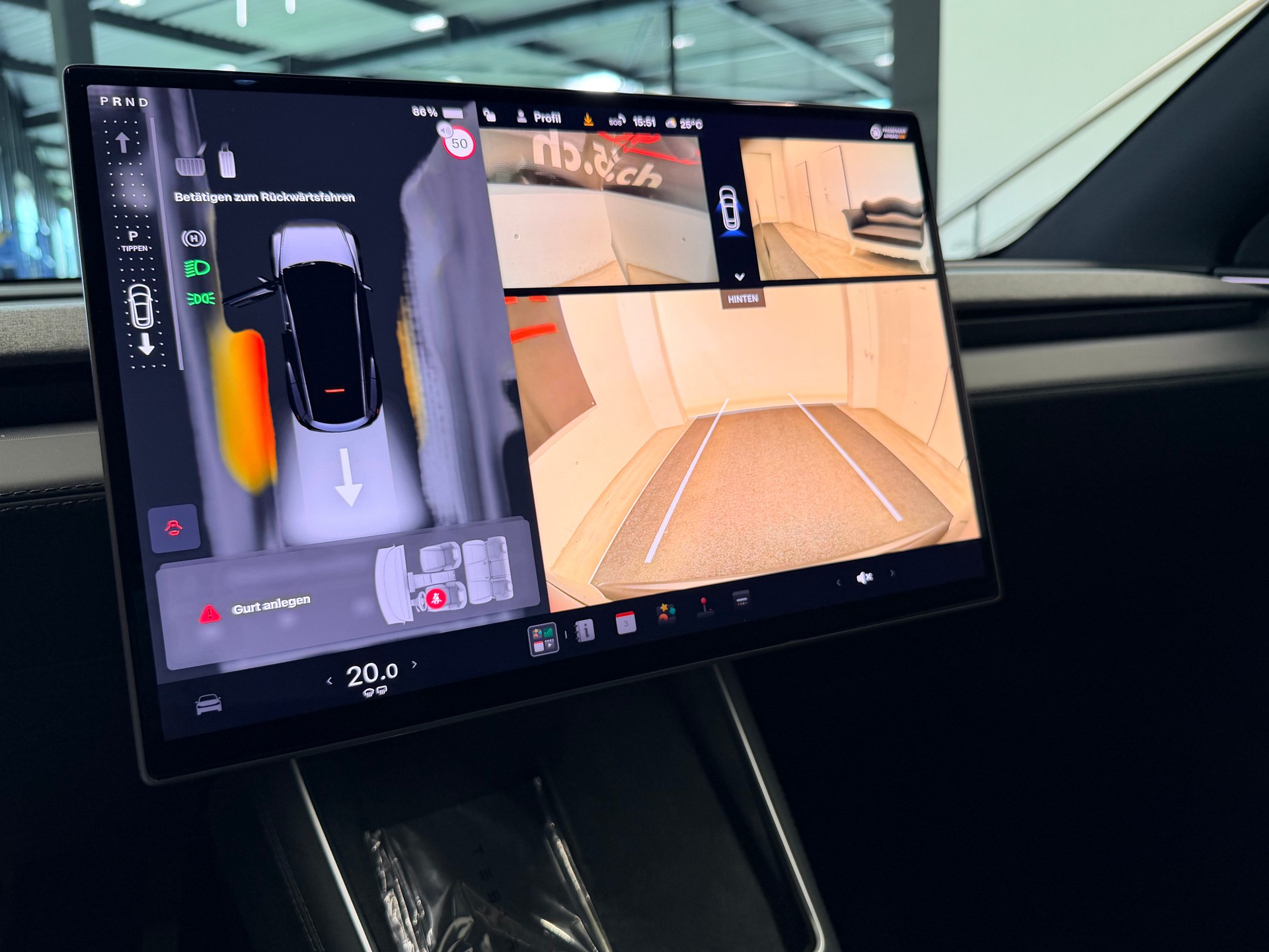 TESLA Model Y Long Range Premium AWD-image-25