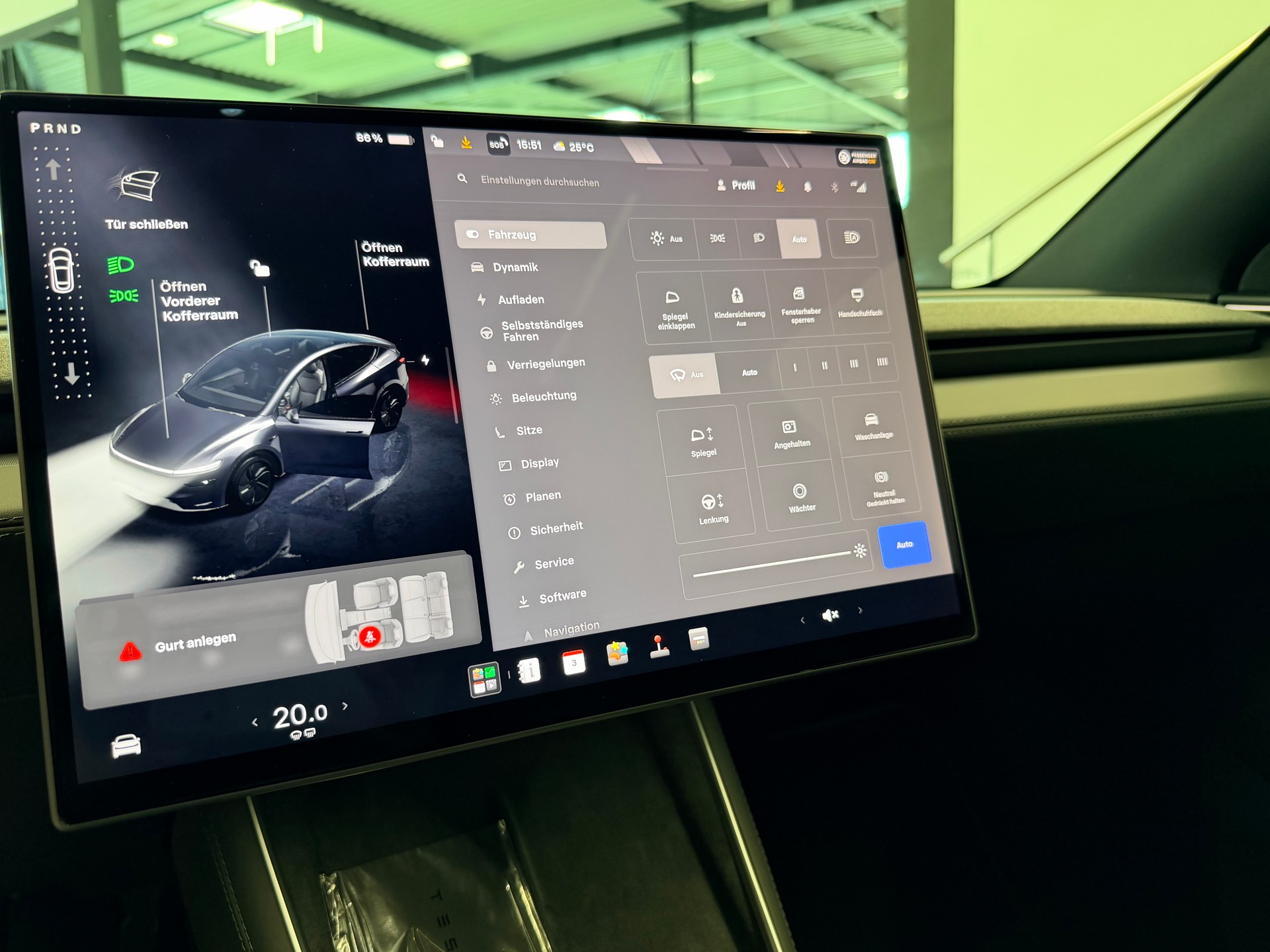 TESLA Model Y Long Range Premium AWD-image-26