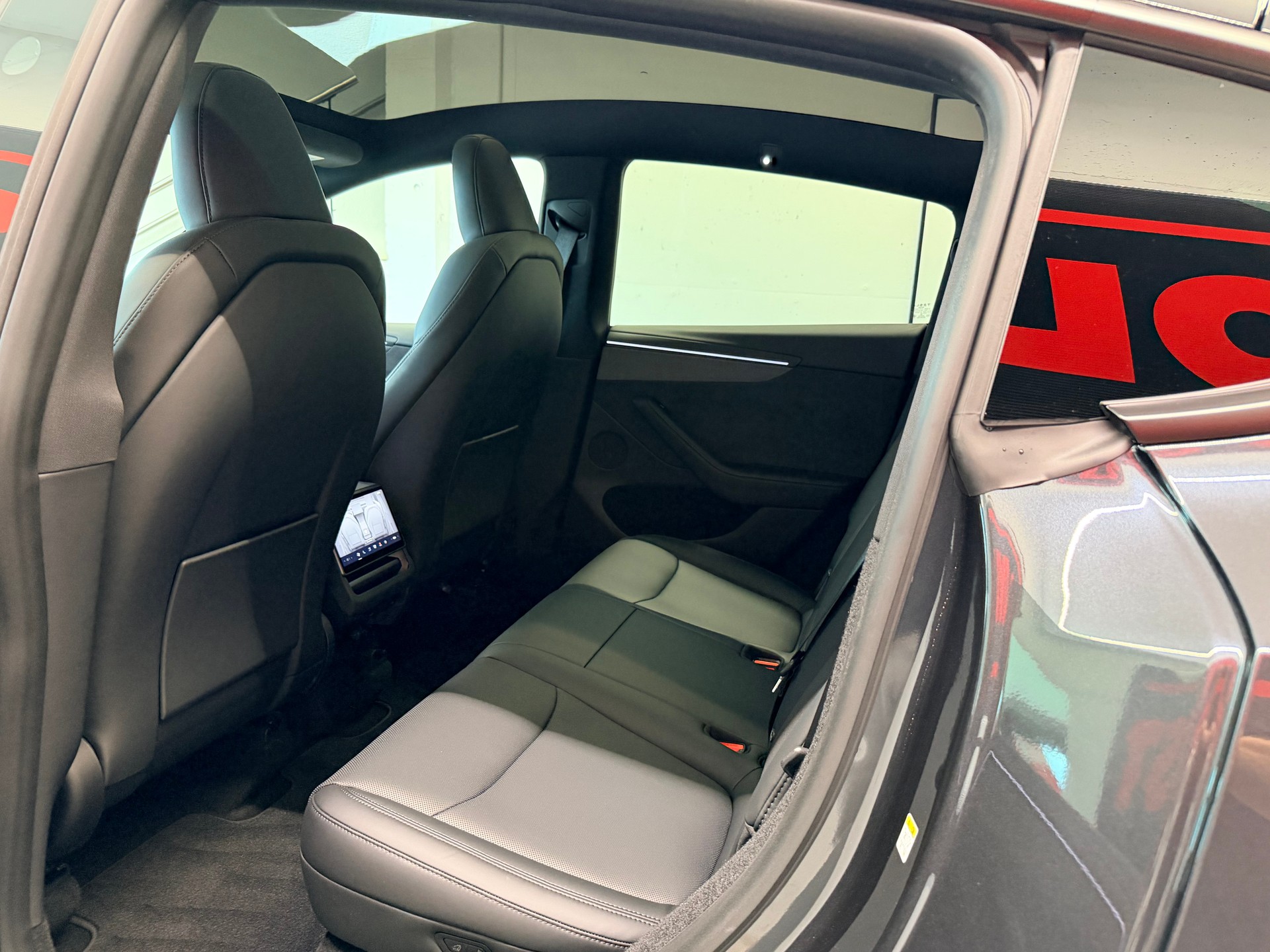 TESLA Model Y Long Range Premium AWD-image-14