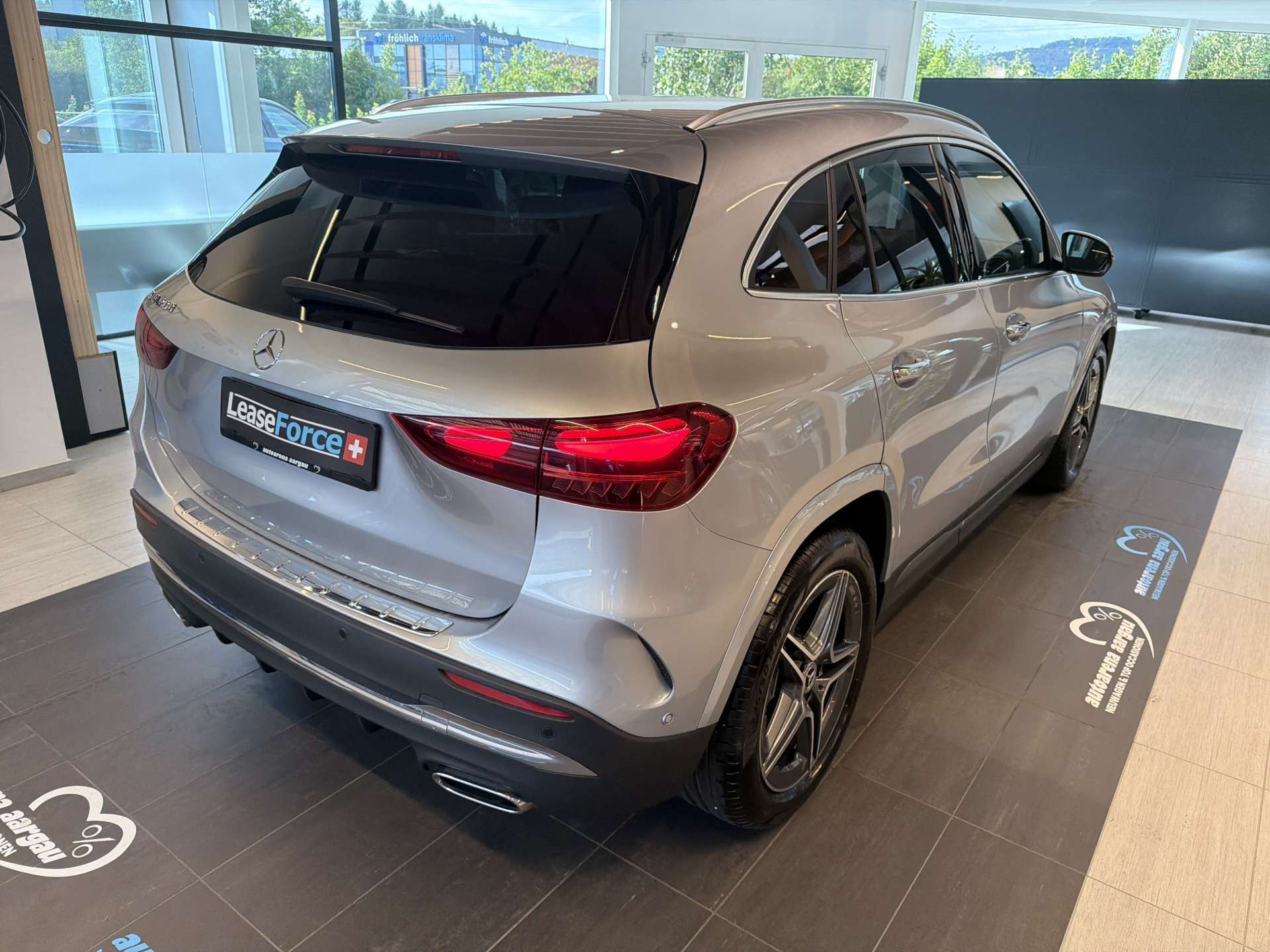 MERCEDES-BENZ GLA 200 AMG-Line DCT-Automat-image-2