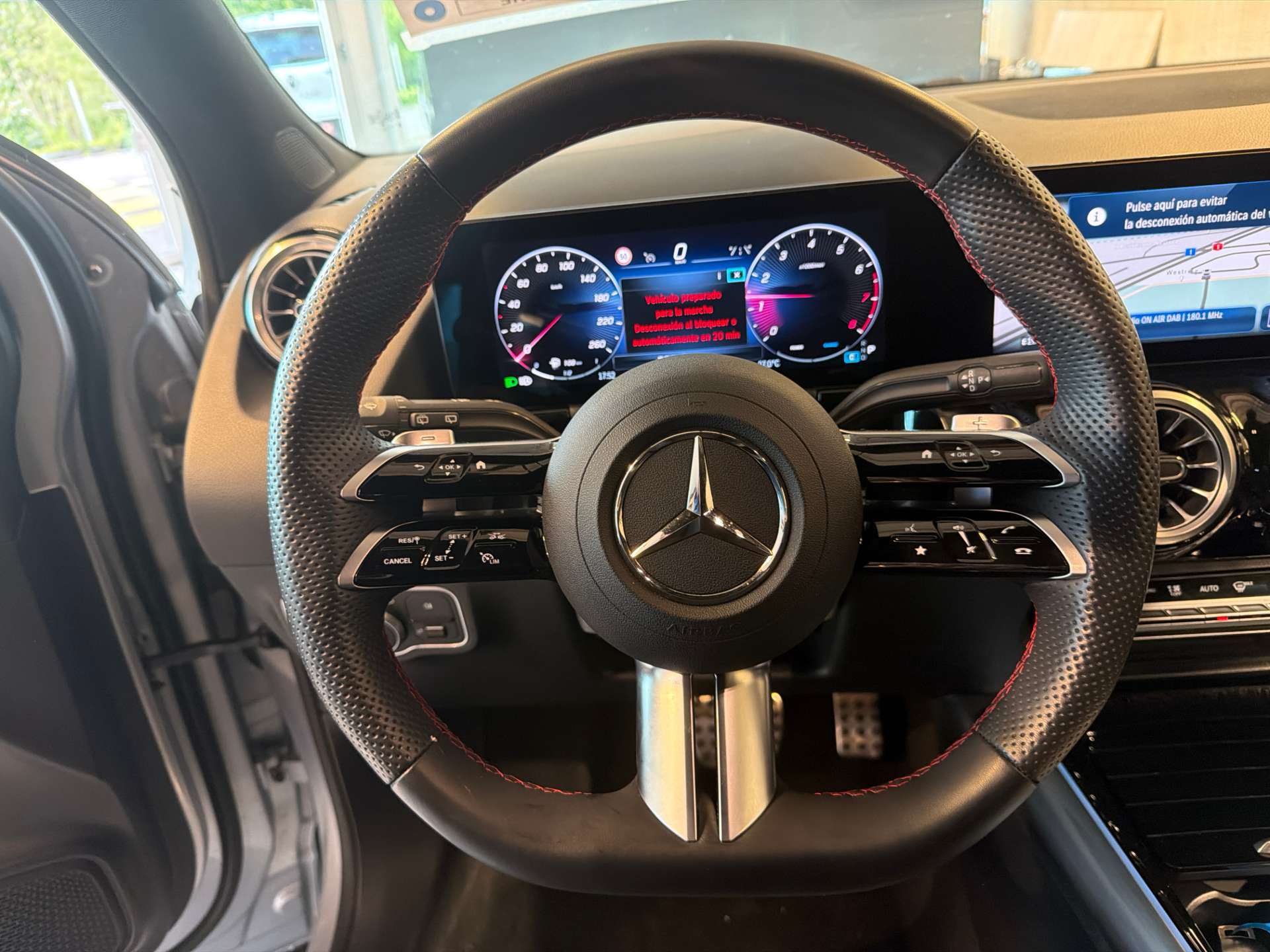 MERCEDES-BENZ GLA 200 AMG-Line DCT-Automat-image-15
