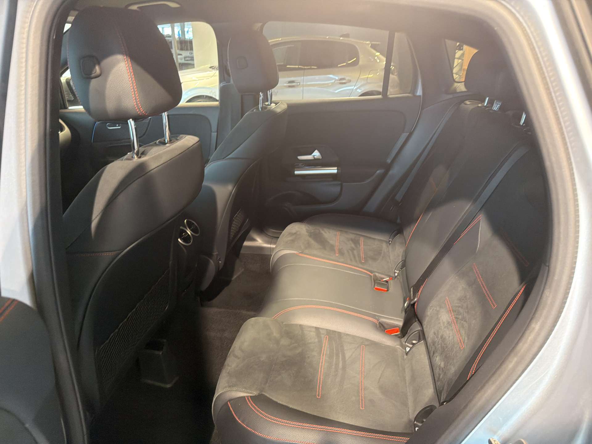 MERCEDES-BENZ GLA 200 AMG-Line DCT-Automat-image-6