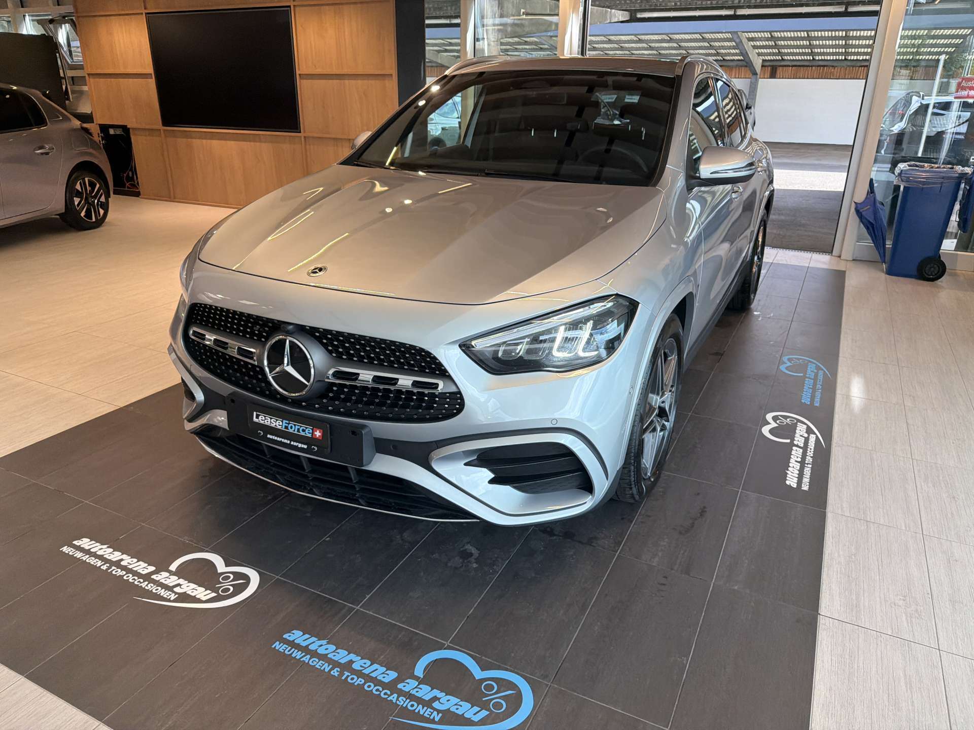 MERCEDES-BENZ GLA 200 AMG-Line DCT-Automat-image-0