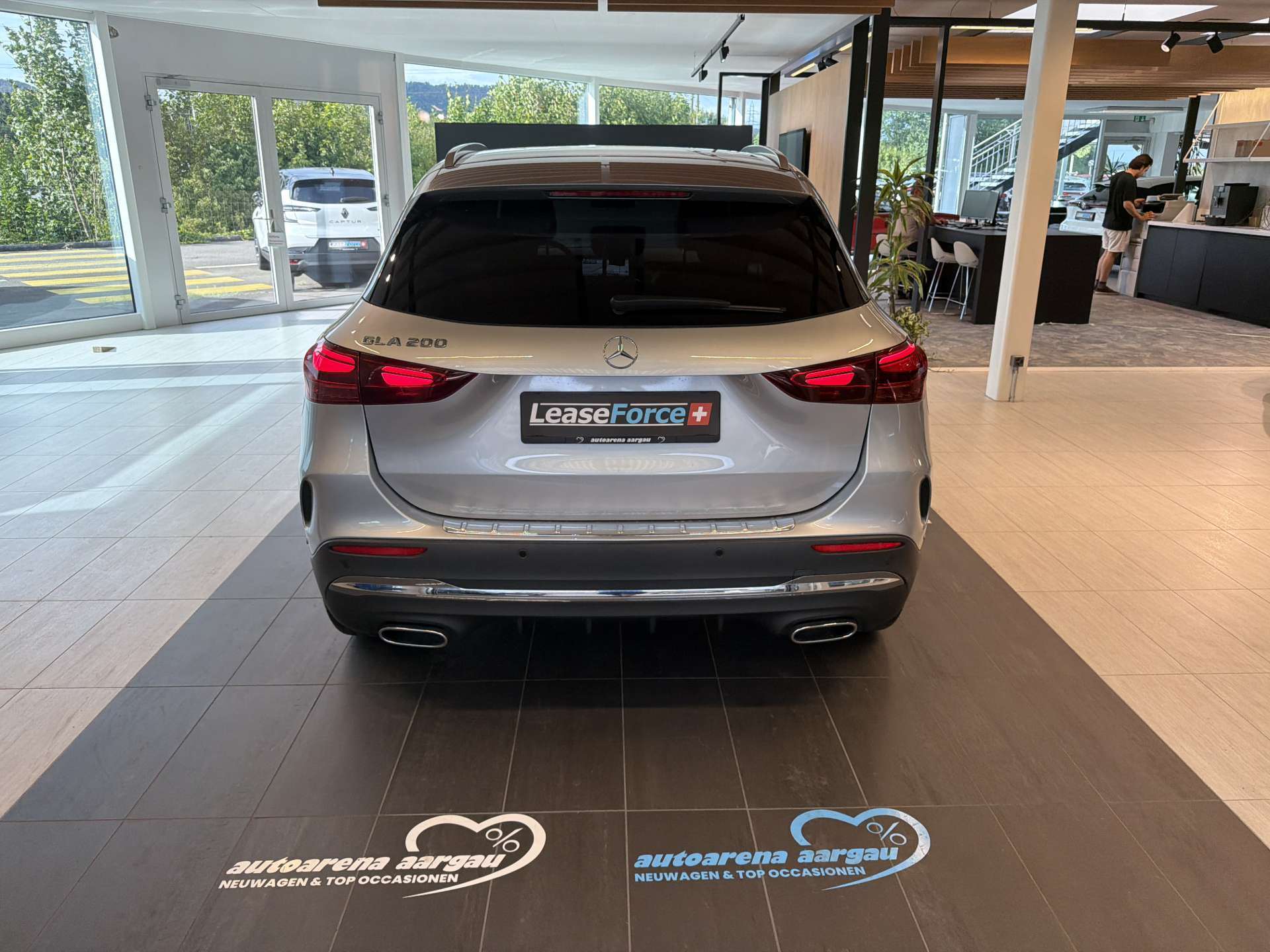 MERCEDES-BENZ GLA 200 AMG-Line DCT-Automat-image-12