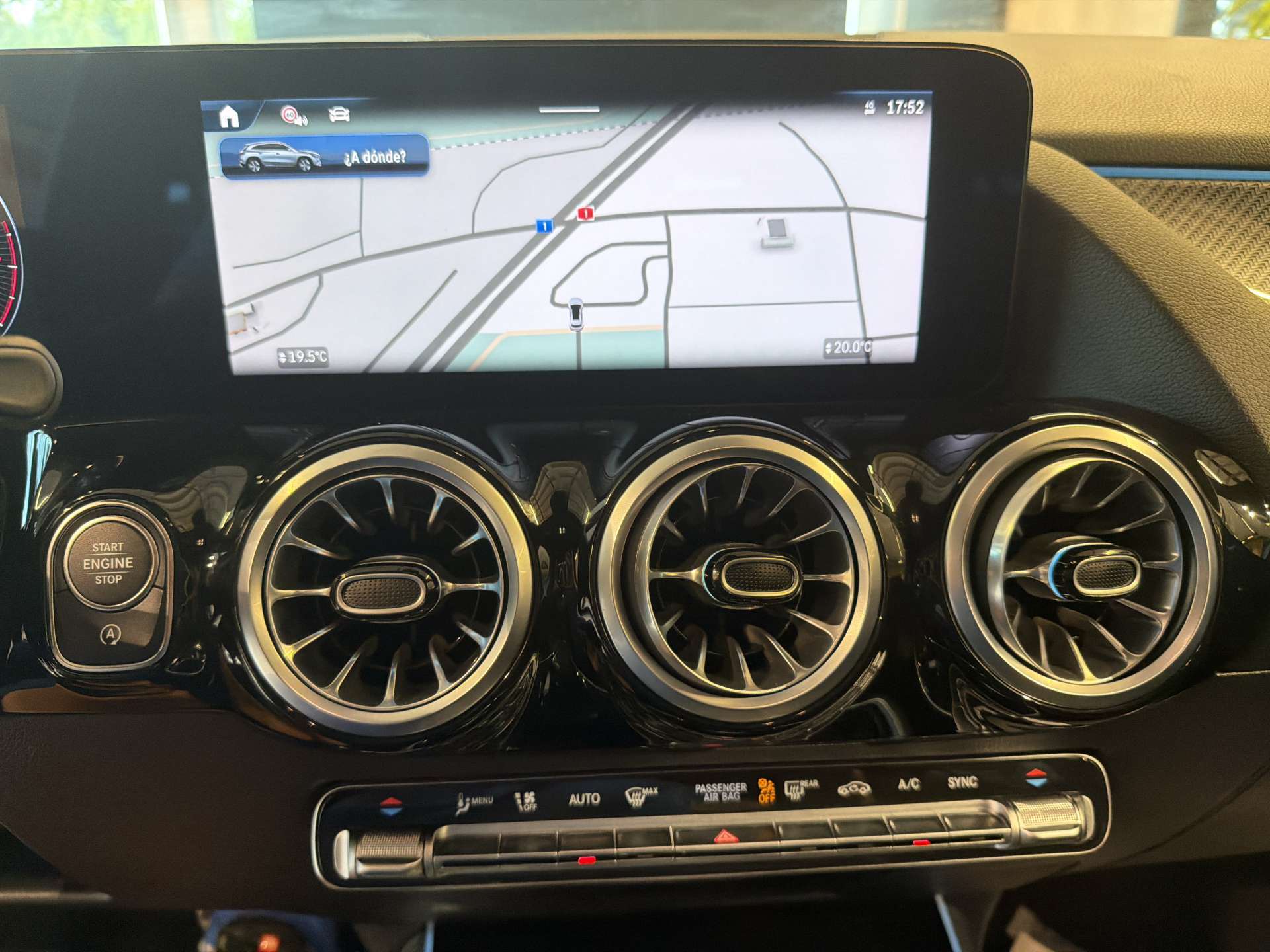 MERCEDES-BENZ GLA 200 AMG-Line DCT-Automat-image-1