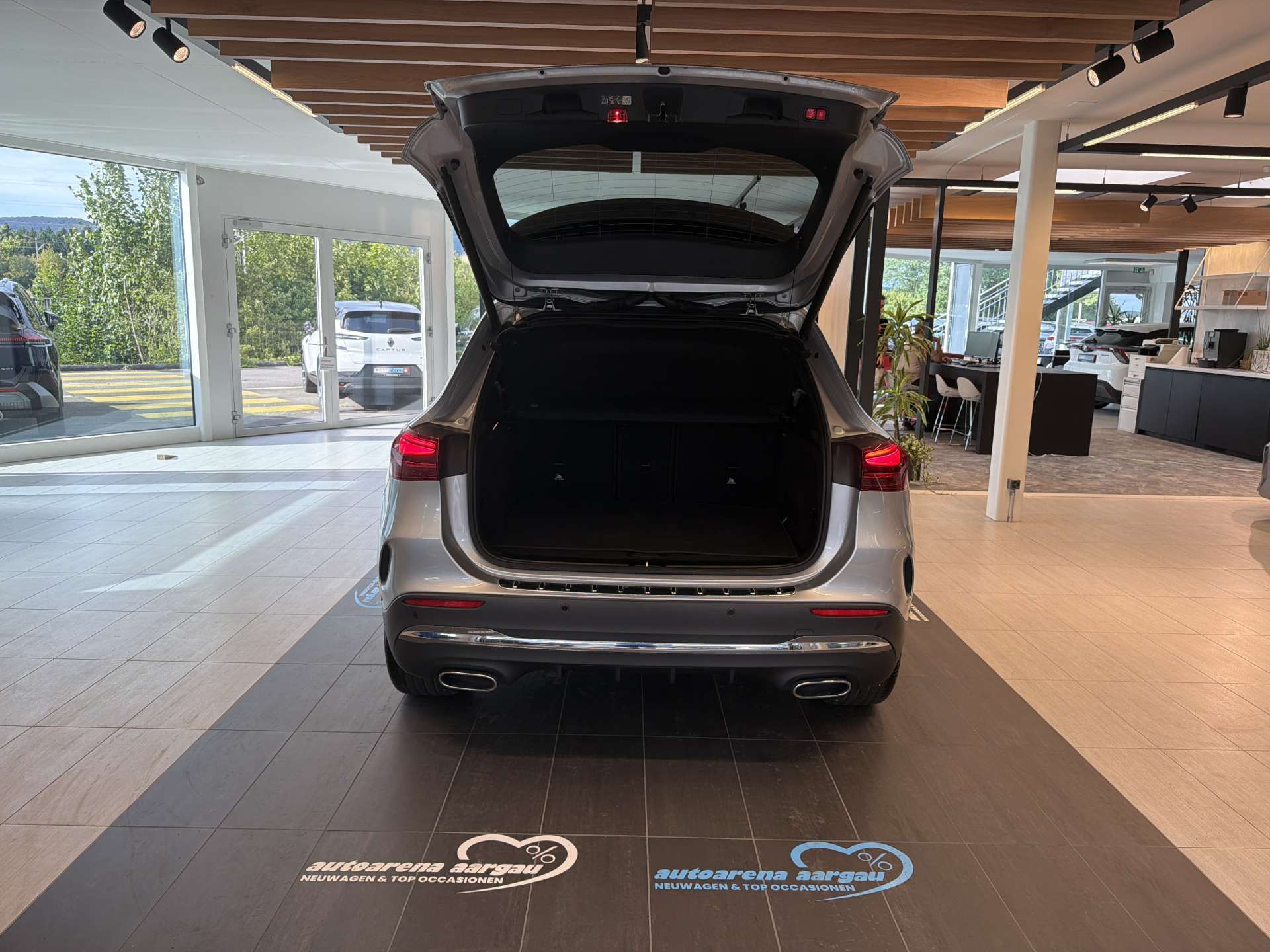 MERCEDES-BENZ GLA 200 AMG-Line DCT-Automat-image-7