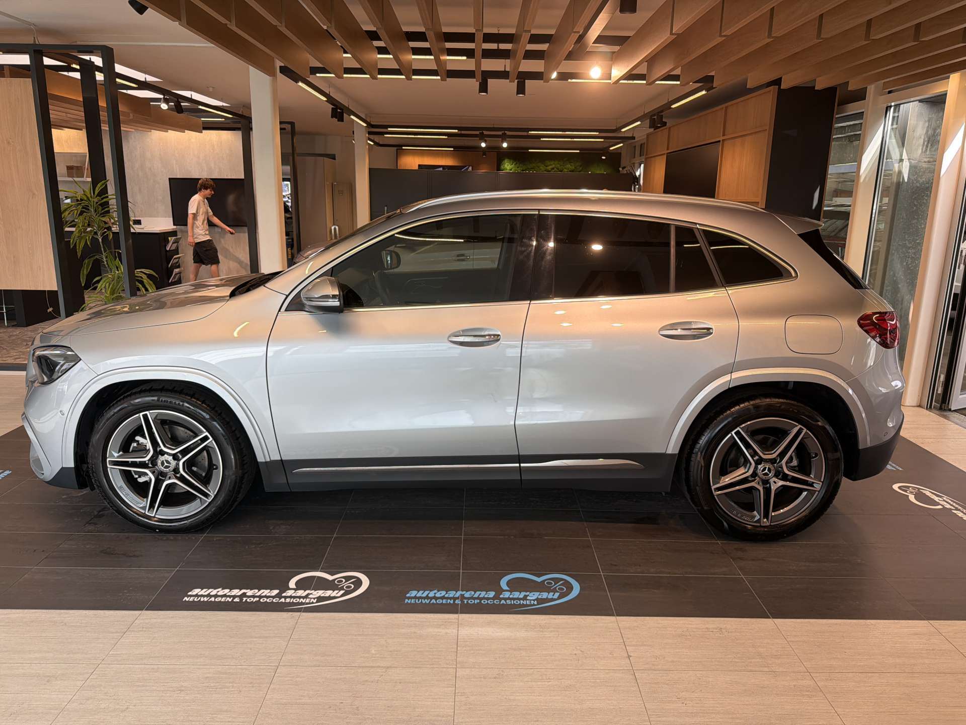 MERCEDES-BENZ GLA 200 AMG-Line DCT-Automat-image-11
