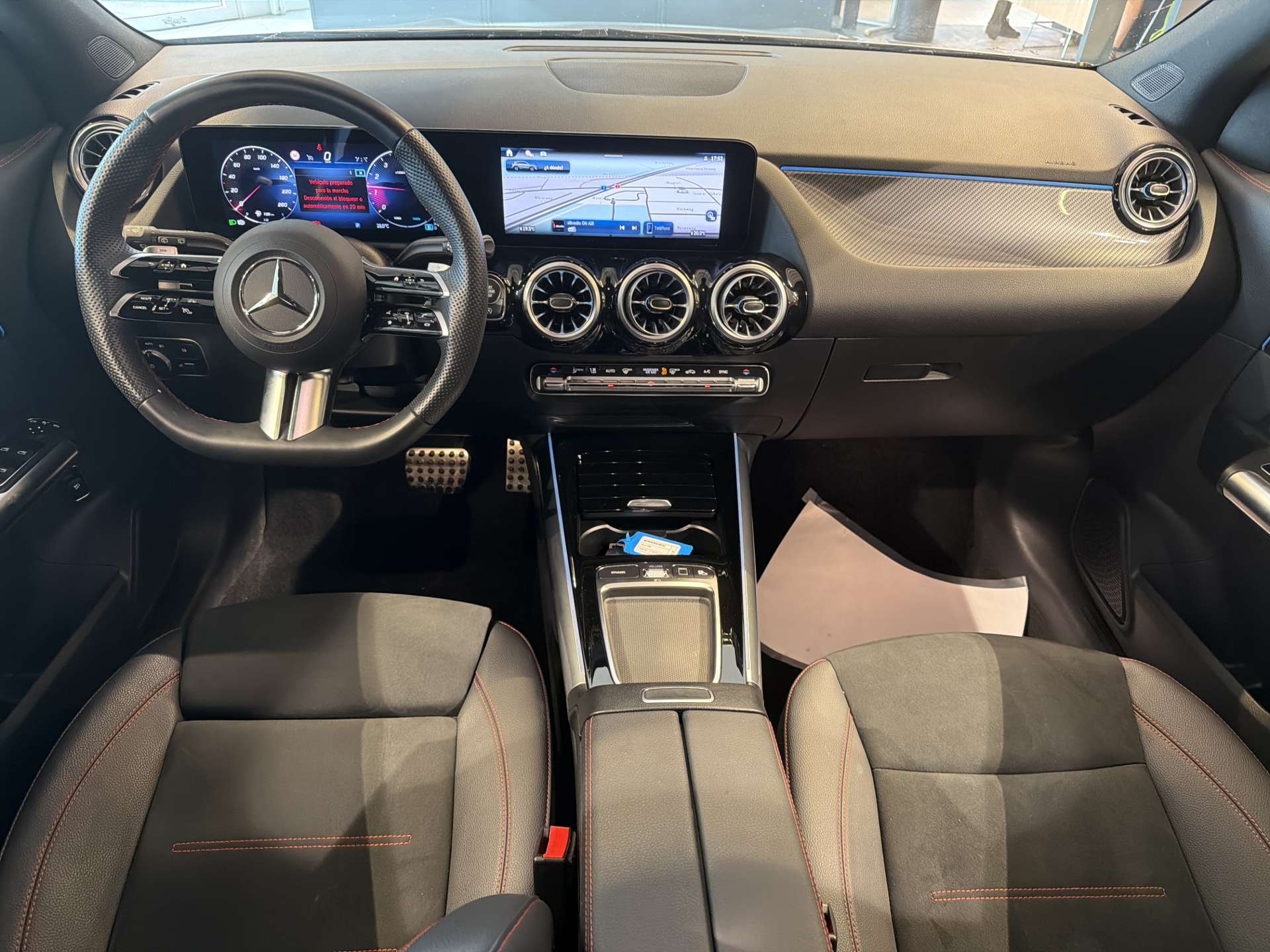 MERCEDES-BENZ GLA 200 AMG-Line DCT-Automat-image-14