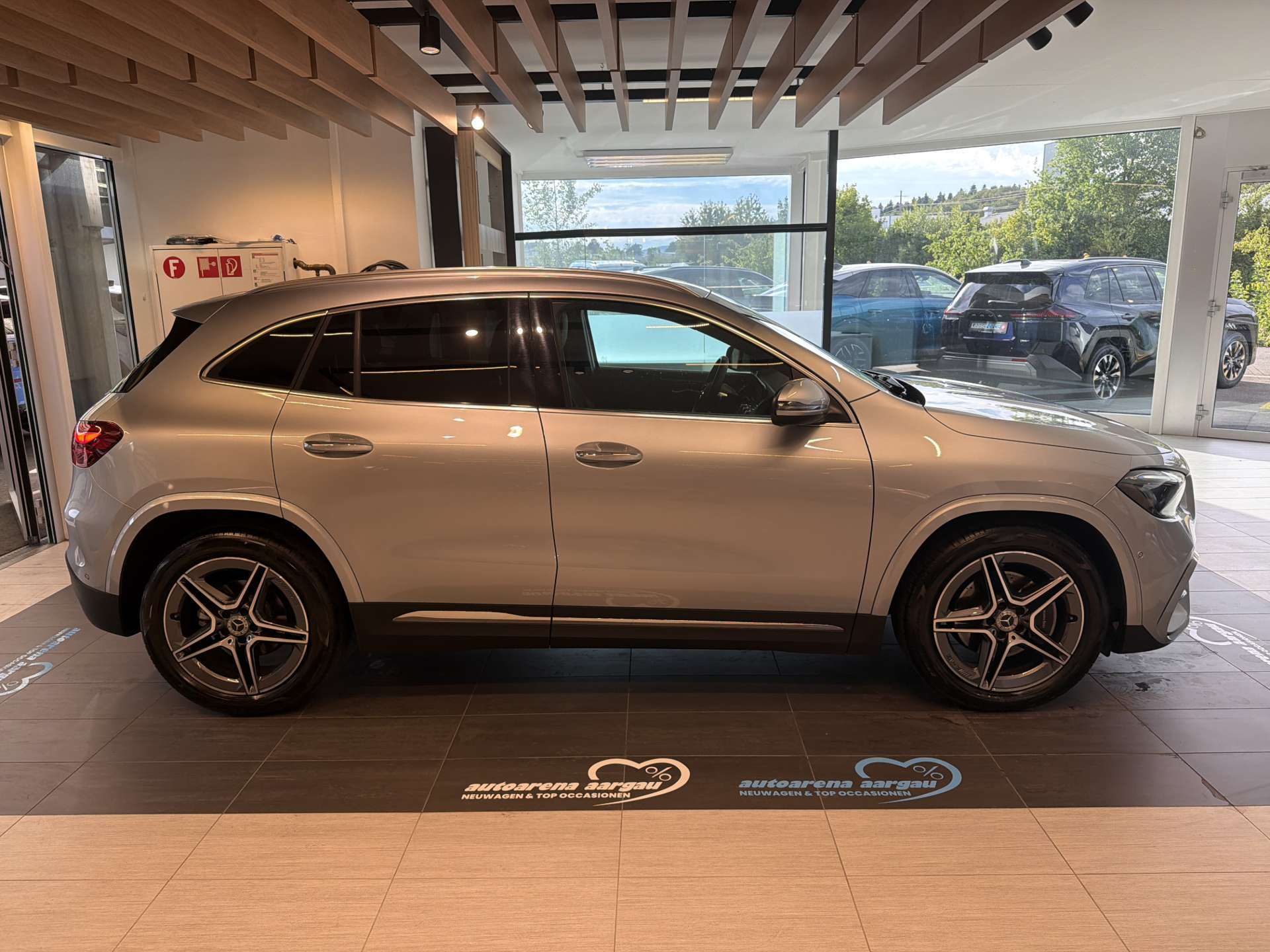 MERCEDES-BENZ GLA 200 AMG-Line DCT-Automat-image-13