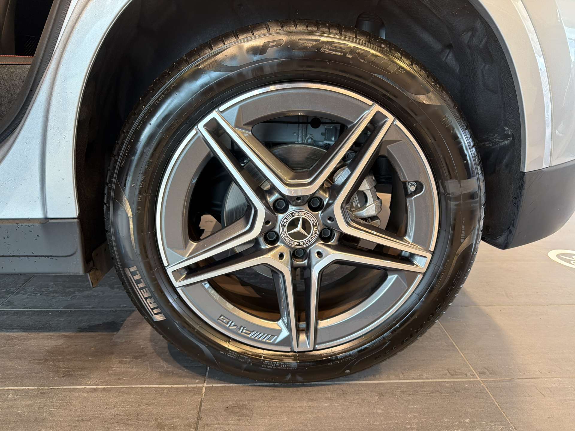 MERCEDES-BENZ GLA 200 AMG-Line DCT-Automat-image-8