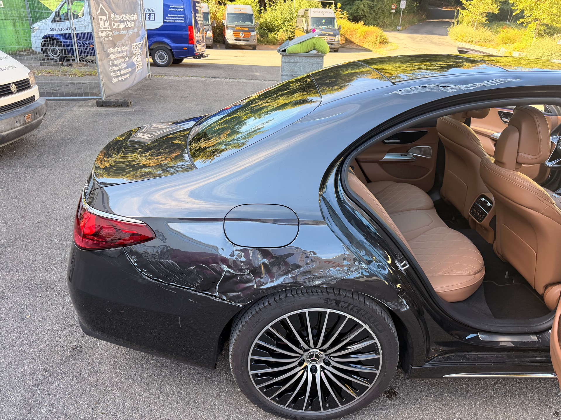 MERCEDES-BENZ E 400 e 4Matic 9G-Tronic Exclusive-image-4