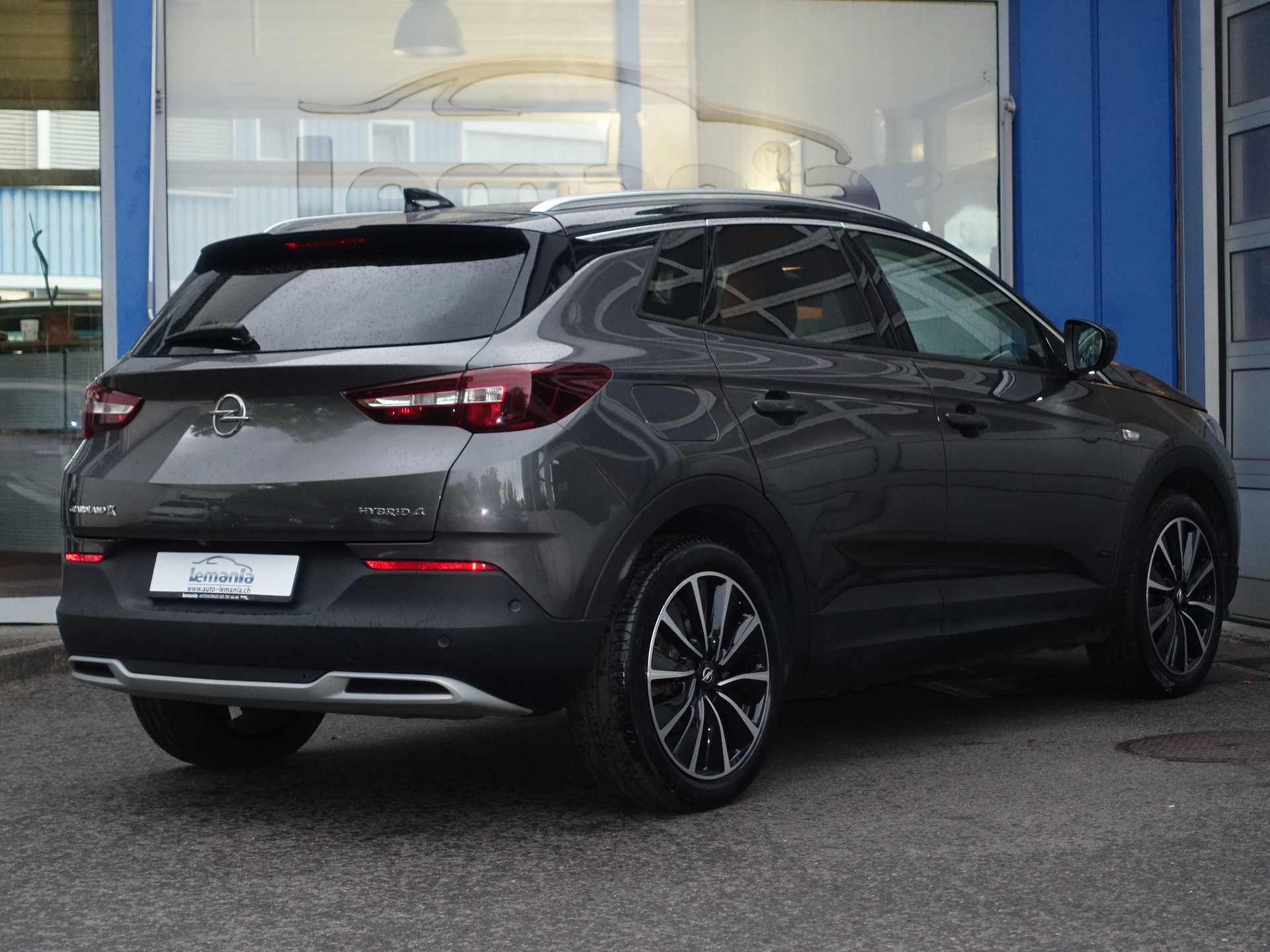 OPEL Grandland X 1.6 Hybrid4 Ultimate Automatik-image-3