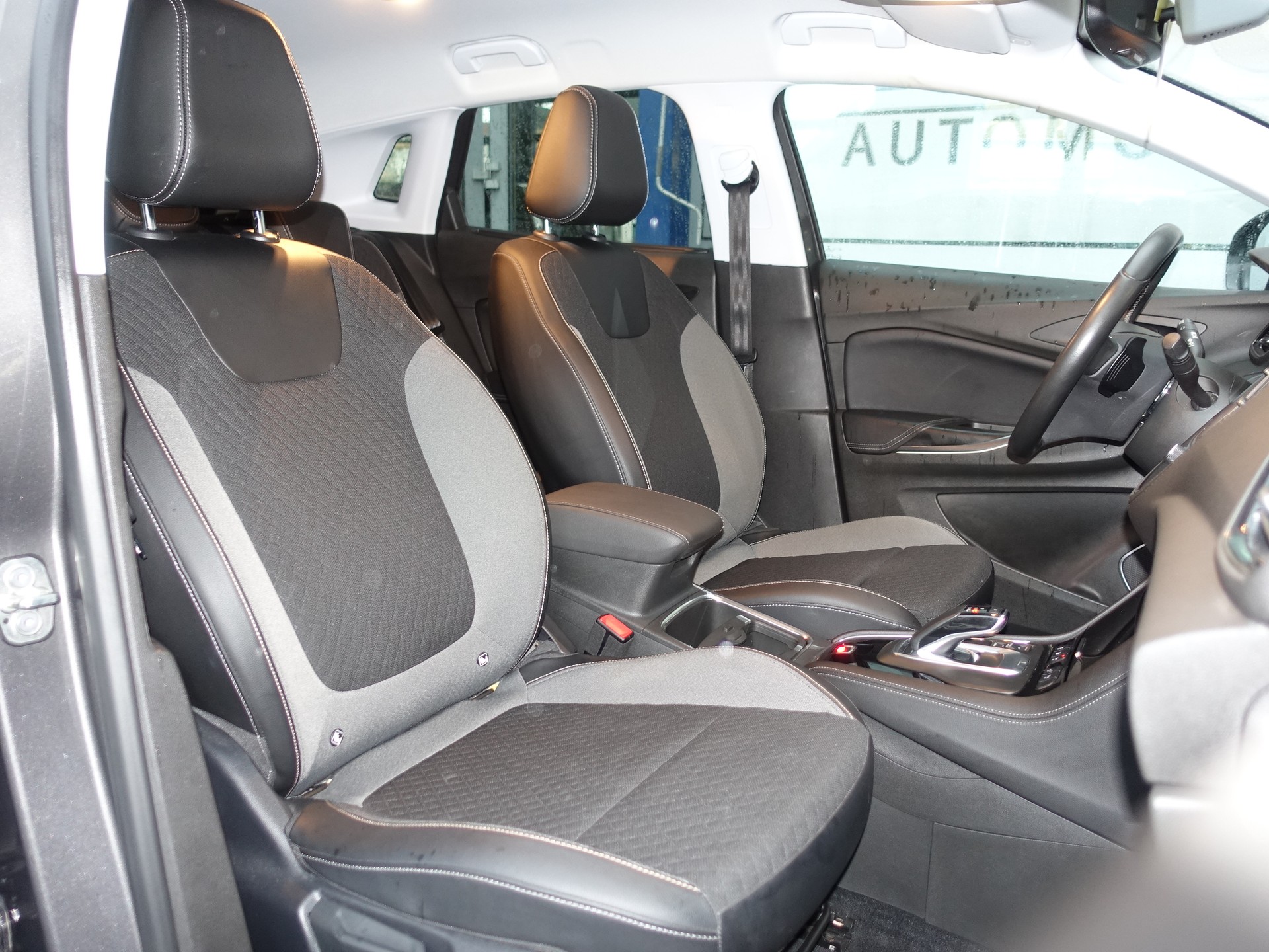 OPEL Grandland X 1.6 Hybrid4 Ultimate Automatik-image-8