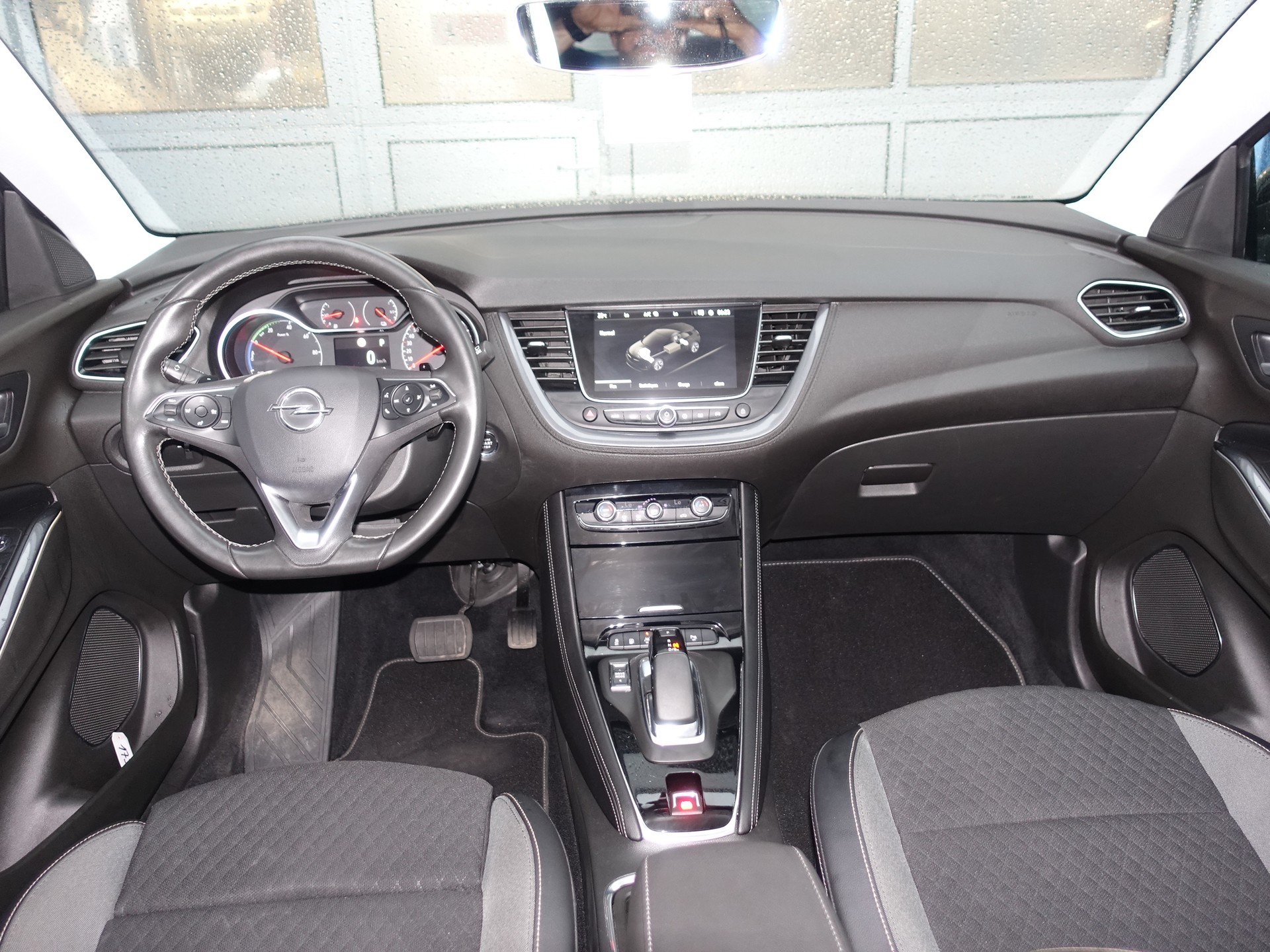 OPEL Grandland X 1.6 Hybrid4 Ultimate Automatik-image-11
