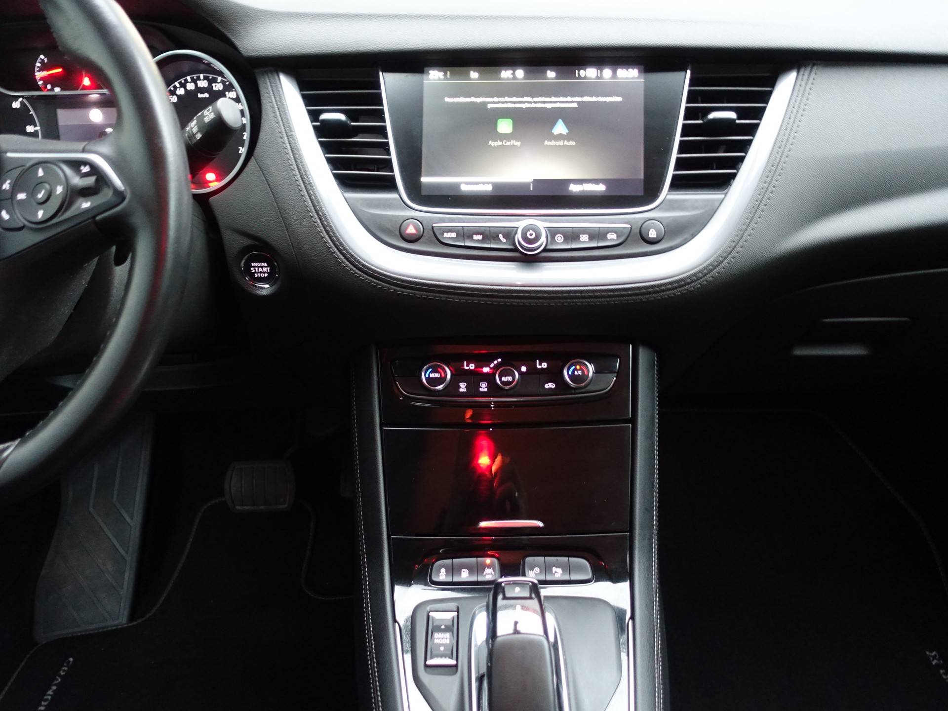 OPEL Grandland X 1.6 Hybrid4 Ultimate Automatik-image-13